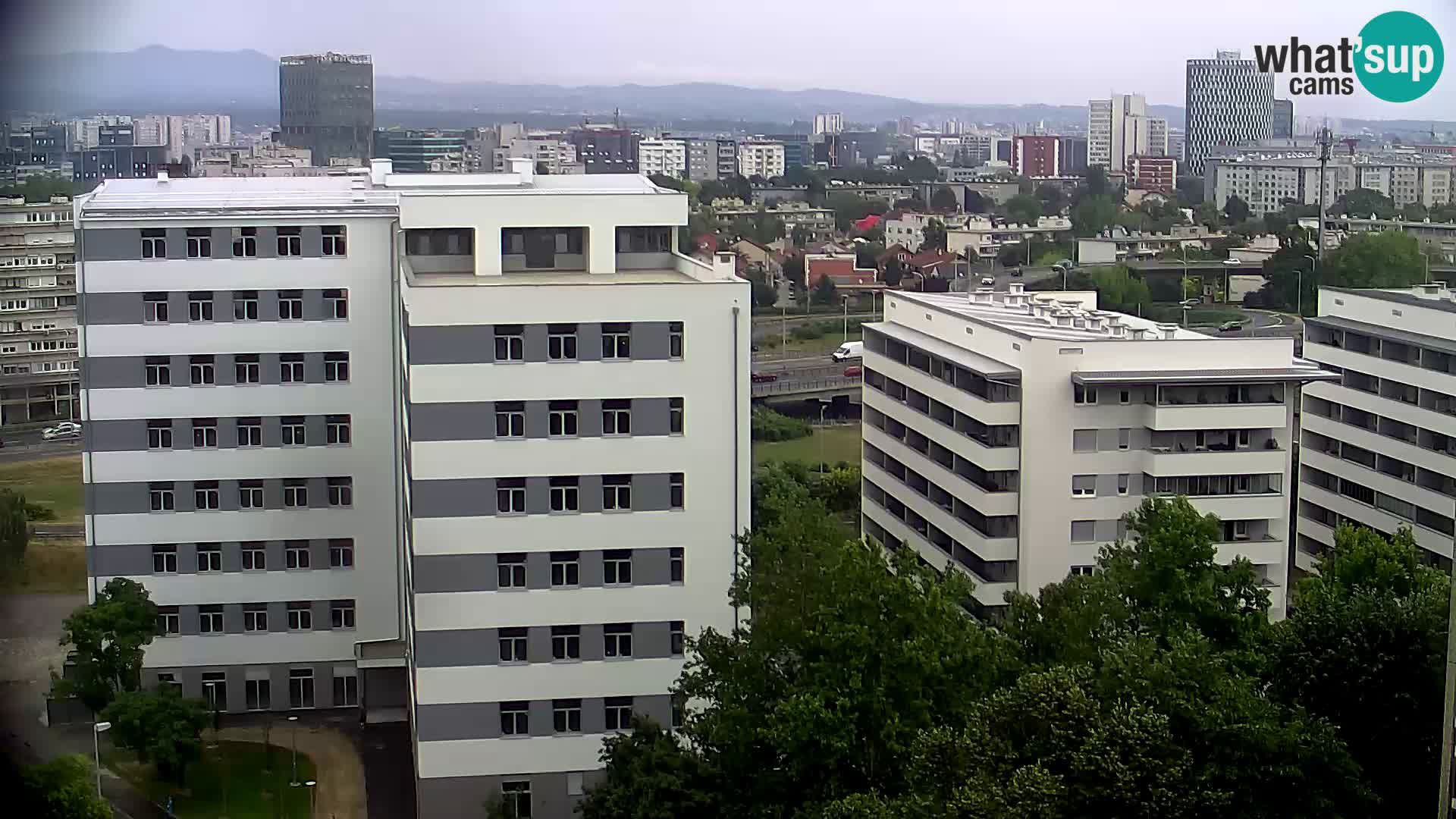 Rotonda en vivo que cruza Slavonska y Marin Držić Avenue en Zagreb webcam