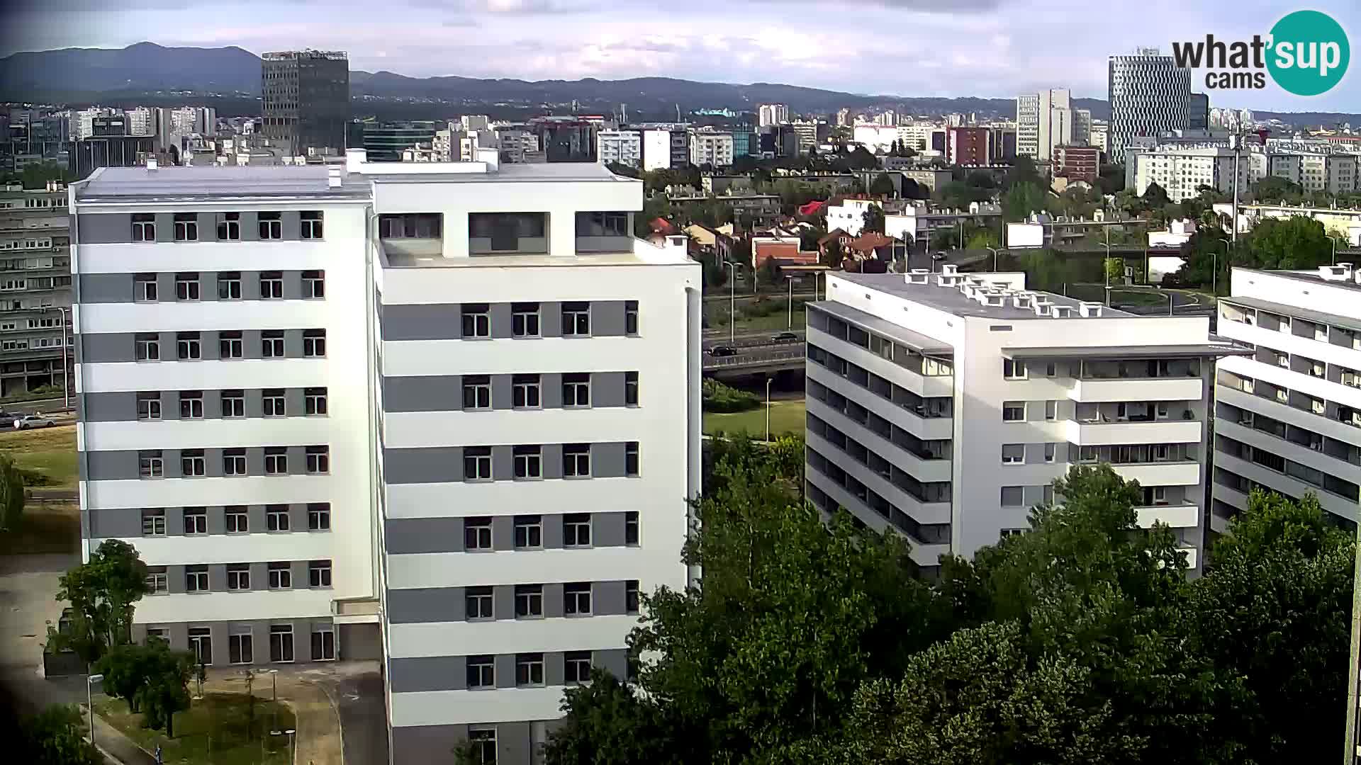 Rotonda en vivo que cruza Slavonska y Marin Držić Avenue en Zagreb webcam