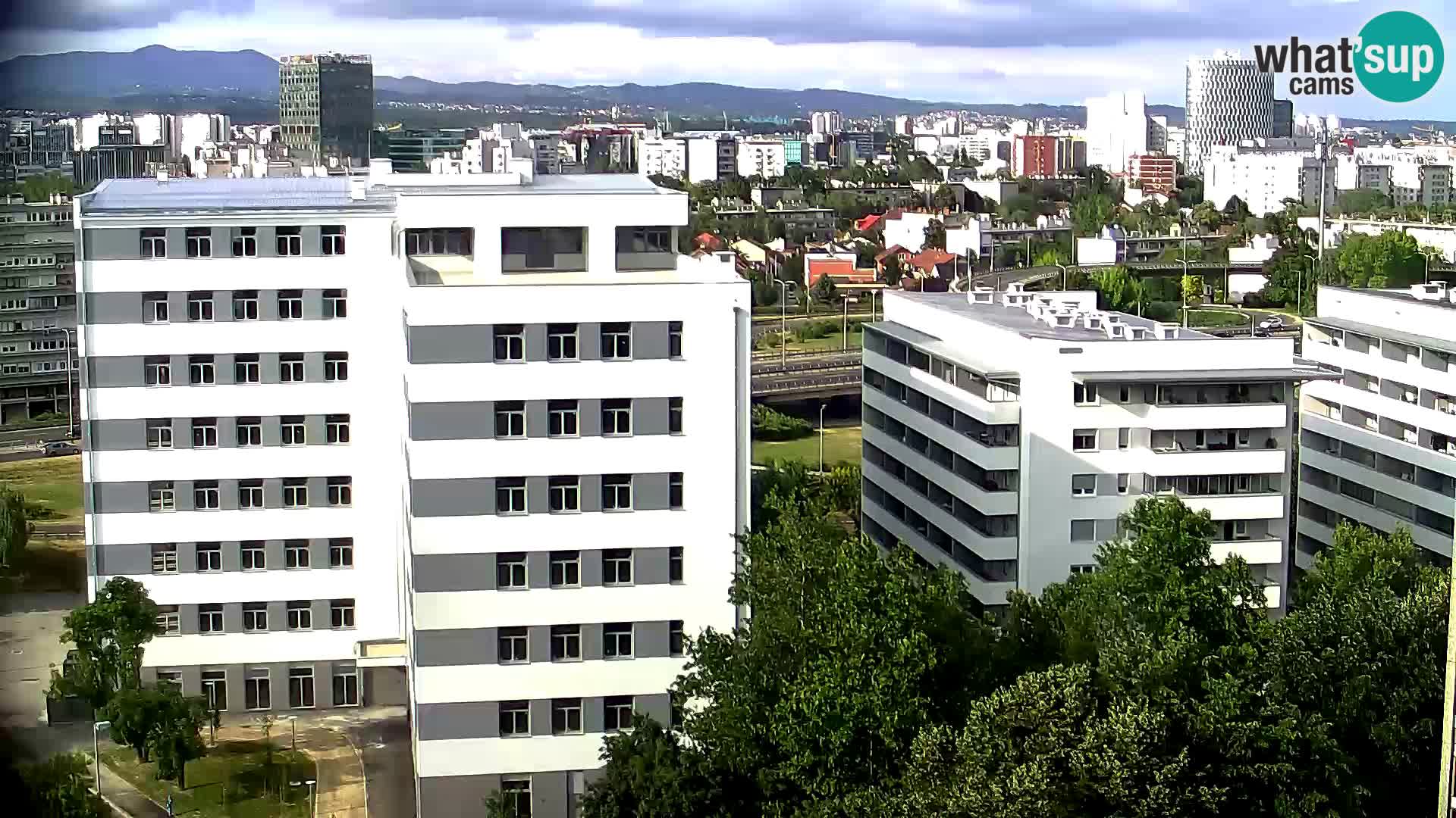 Rotonda en vivo que cruza Slavonska y Marin Držić Avenue en Zagreb webcam