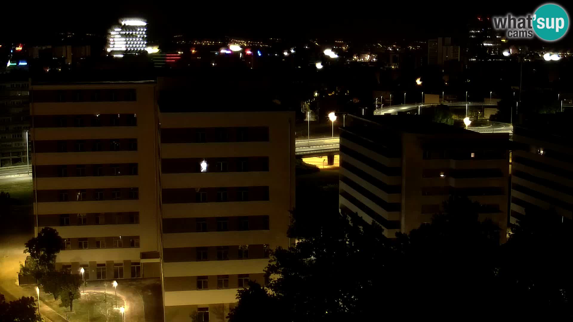 Rotonda en vivo que cruza Slavonska y Marin Držić Avenue en Zagreb webcam