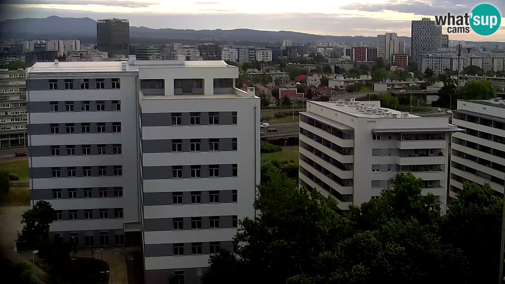 Rotonda en vivo que cruza Slavonska y Marin Držić Avenue en Zagreb webcam