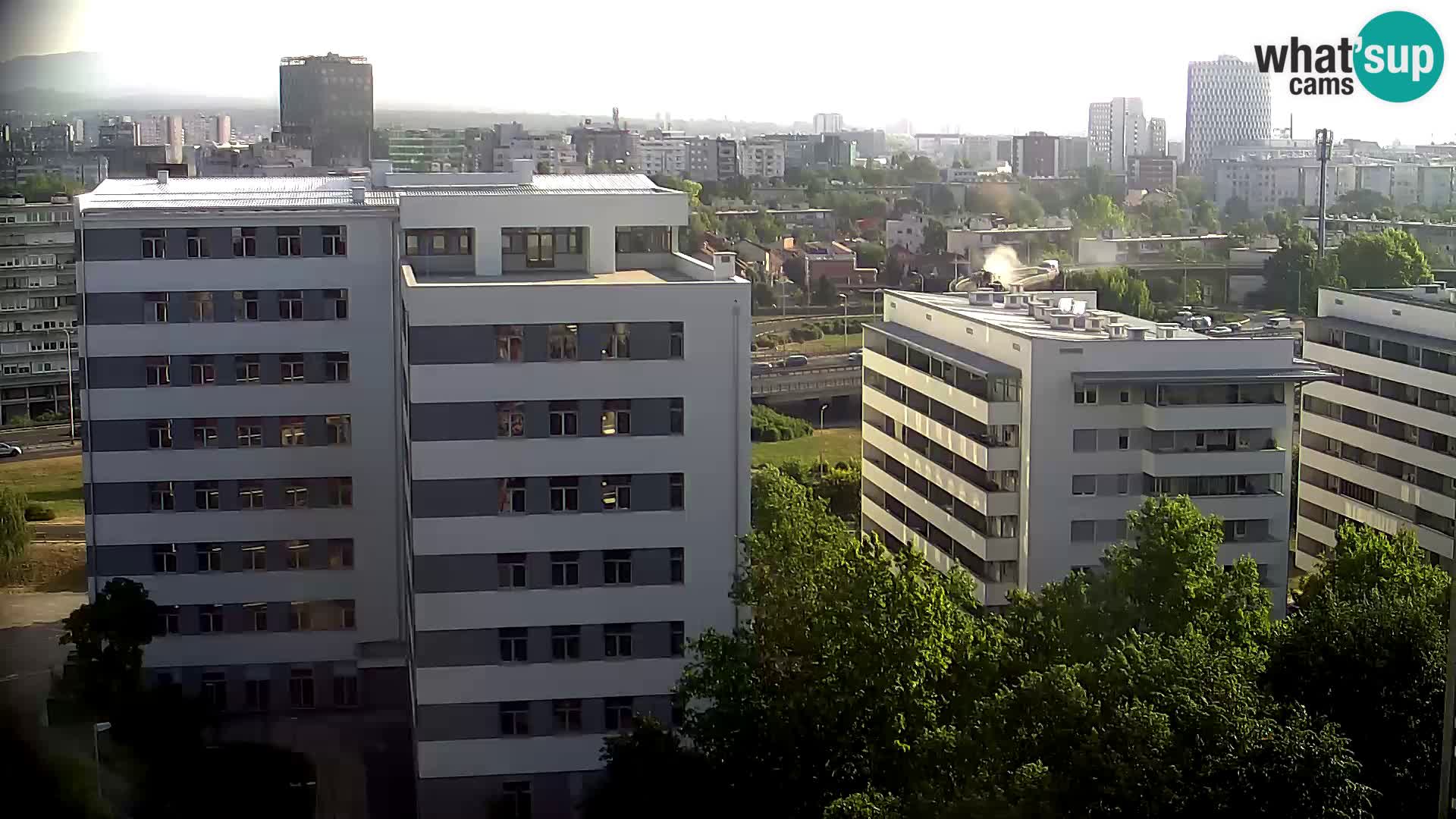 Rotonda en vivo que cruza Slavonska y Marin Držić Avenue en Zagreb webcam