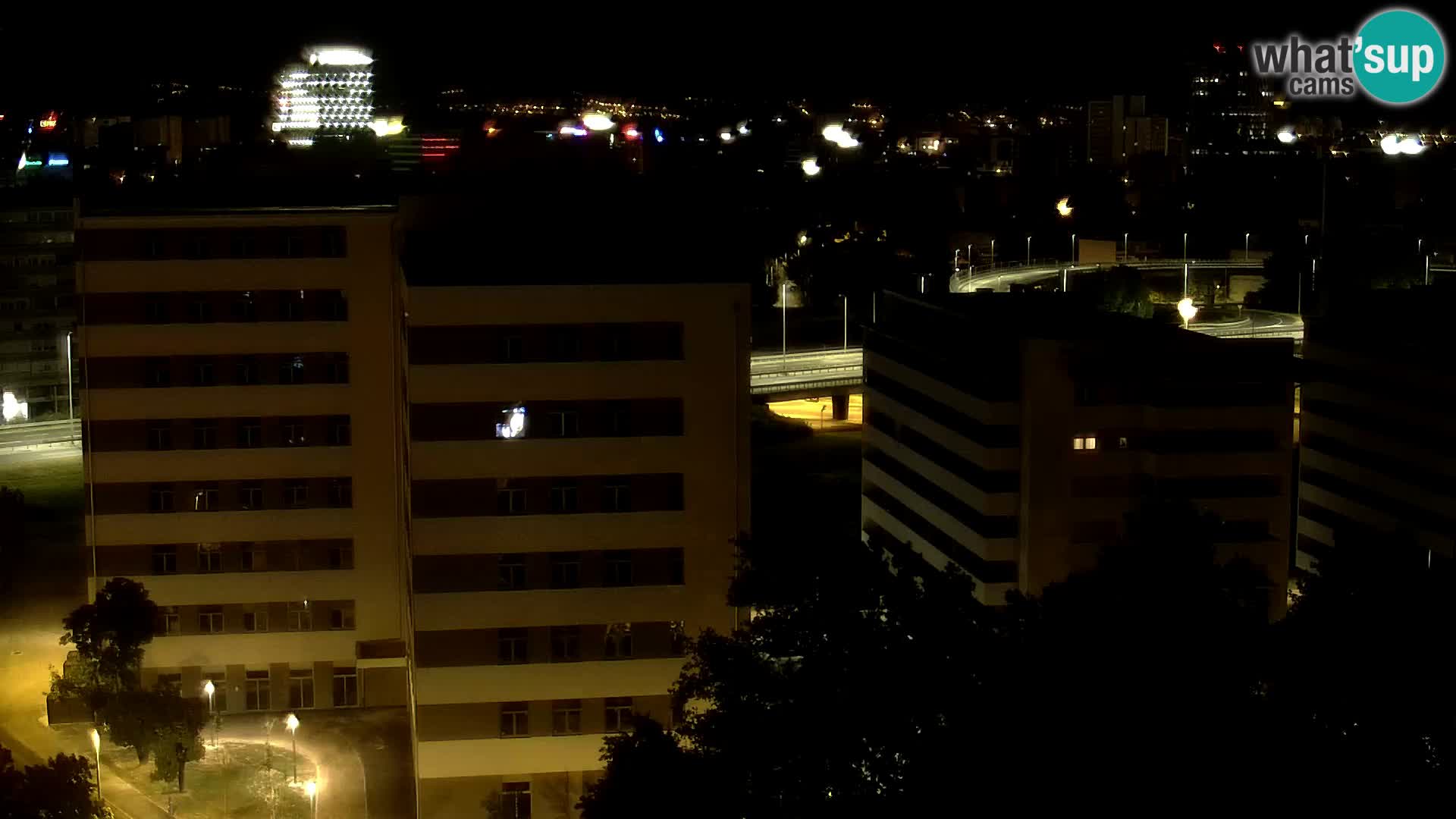 Rotonda en vivo que cruza Slavonska y Marin Držić Avenue en Zagreb webcam