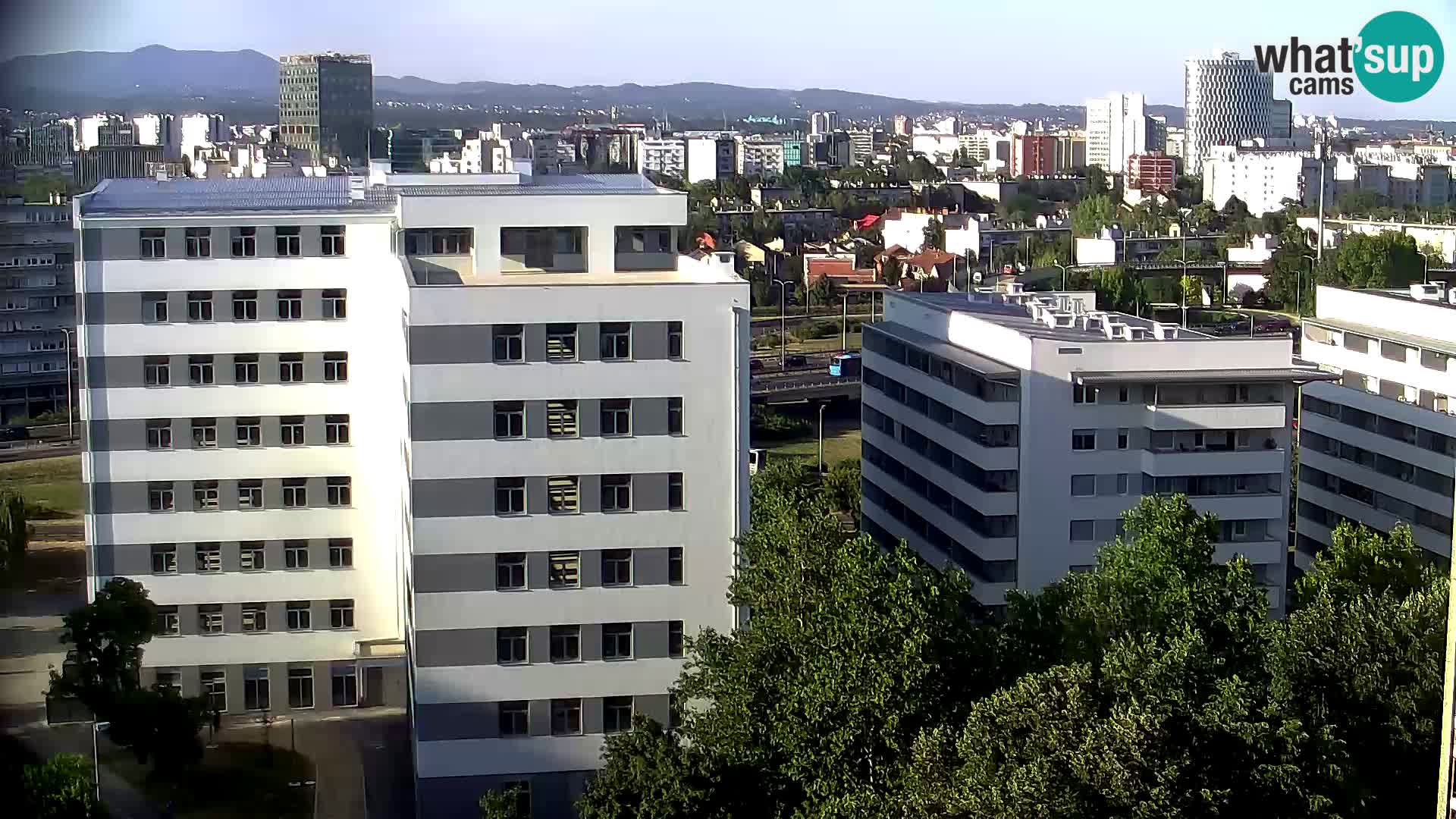 Rotonda en vivo que cruza Slavonska y Marin Držić Avenue en Zagreb webcam