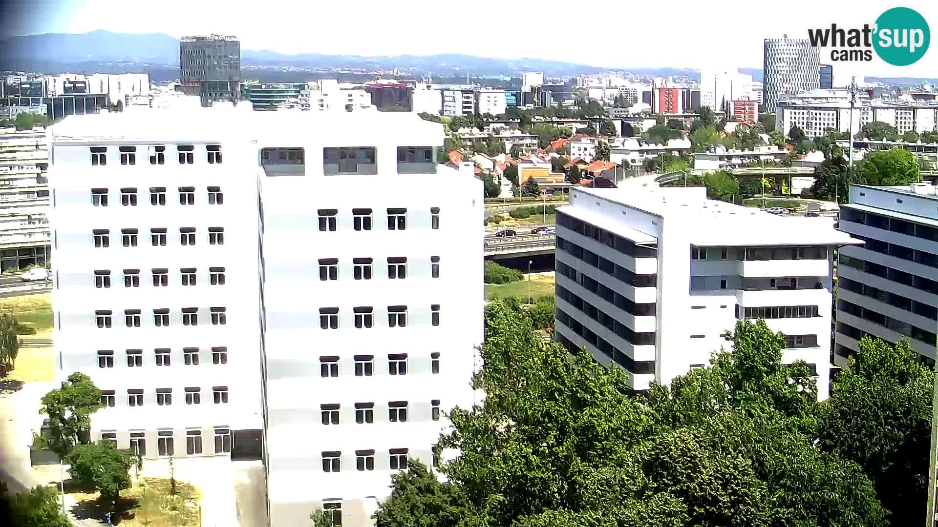 Rotonda en vivo que cruza Slavonska y Marin Držić Avenue en Zagreb webcam