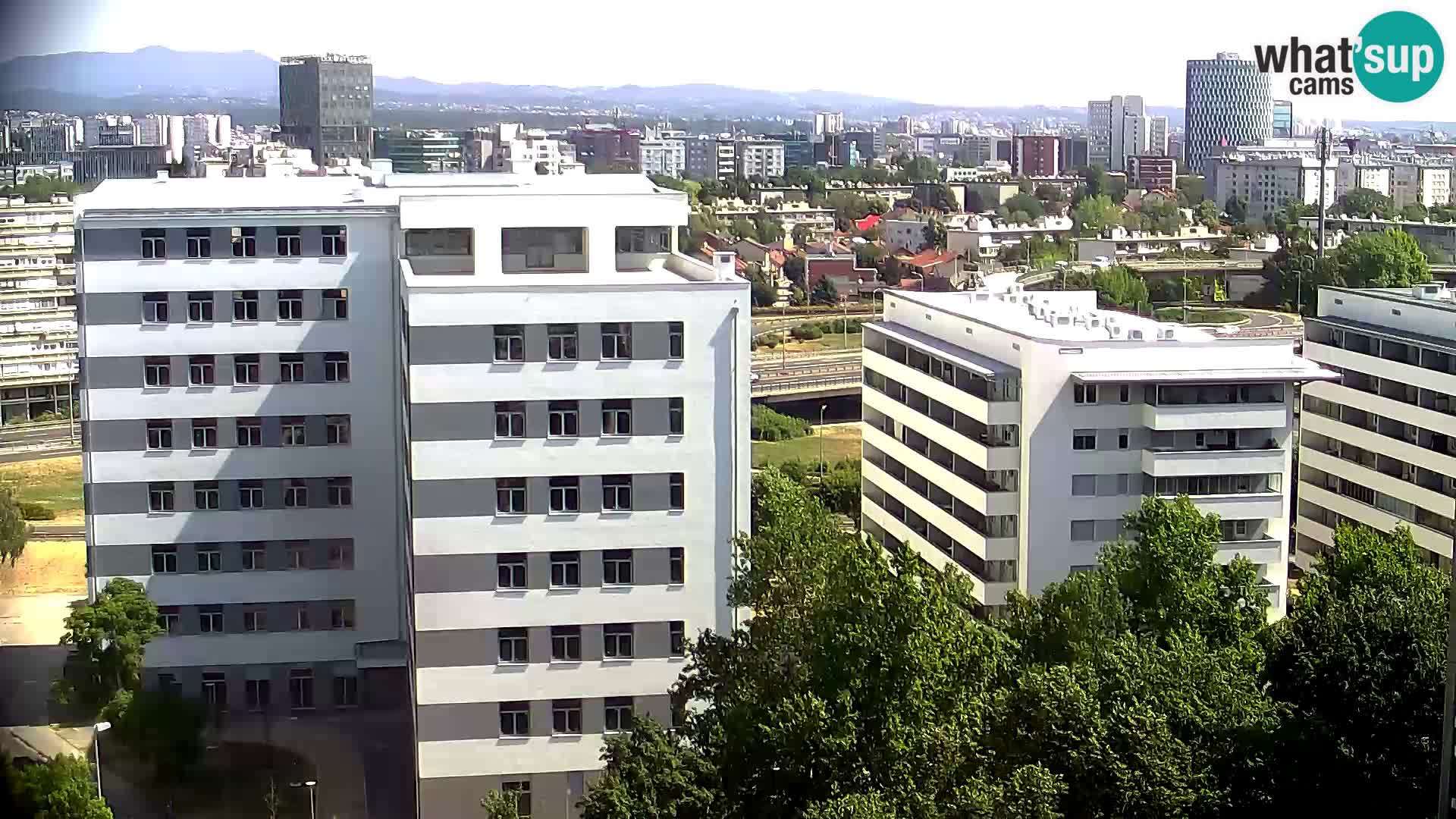 Rotonda en vivo que cruza Slavonska y Marin Držić Avenue en Zagreb webcam