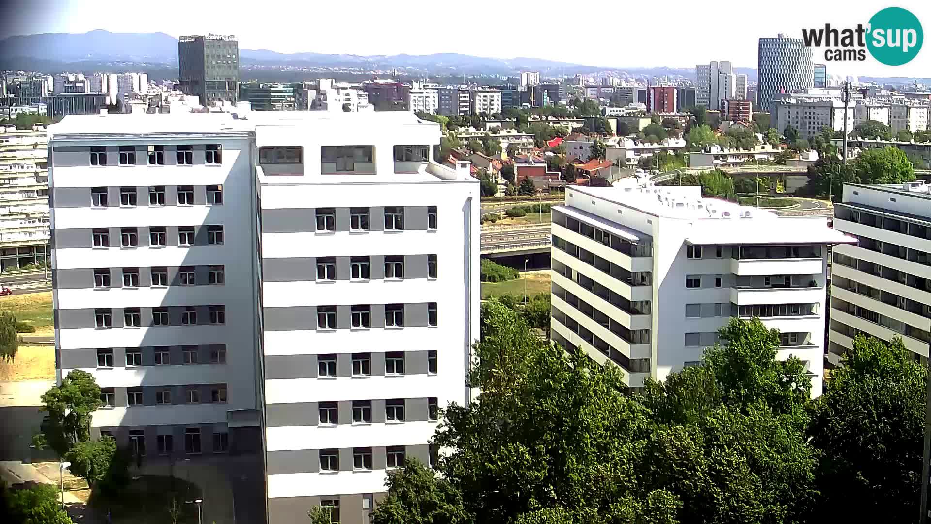Rotonda en vivo que cruza Slavonska y Marin Držić Avenue en Zagreb webcam