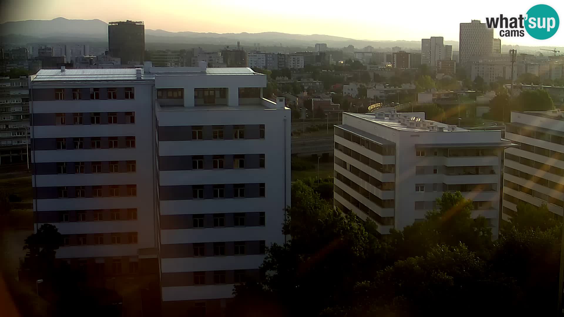 Rotonda en vivo que cruza Slavonska y Marin Držić Avenue en Zagreb webcam