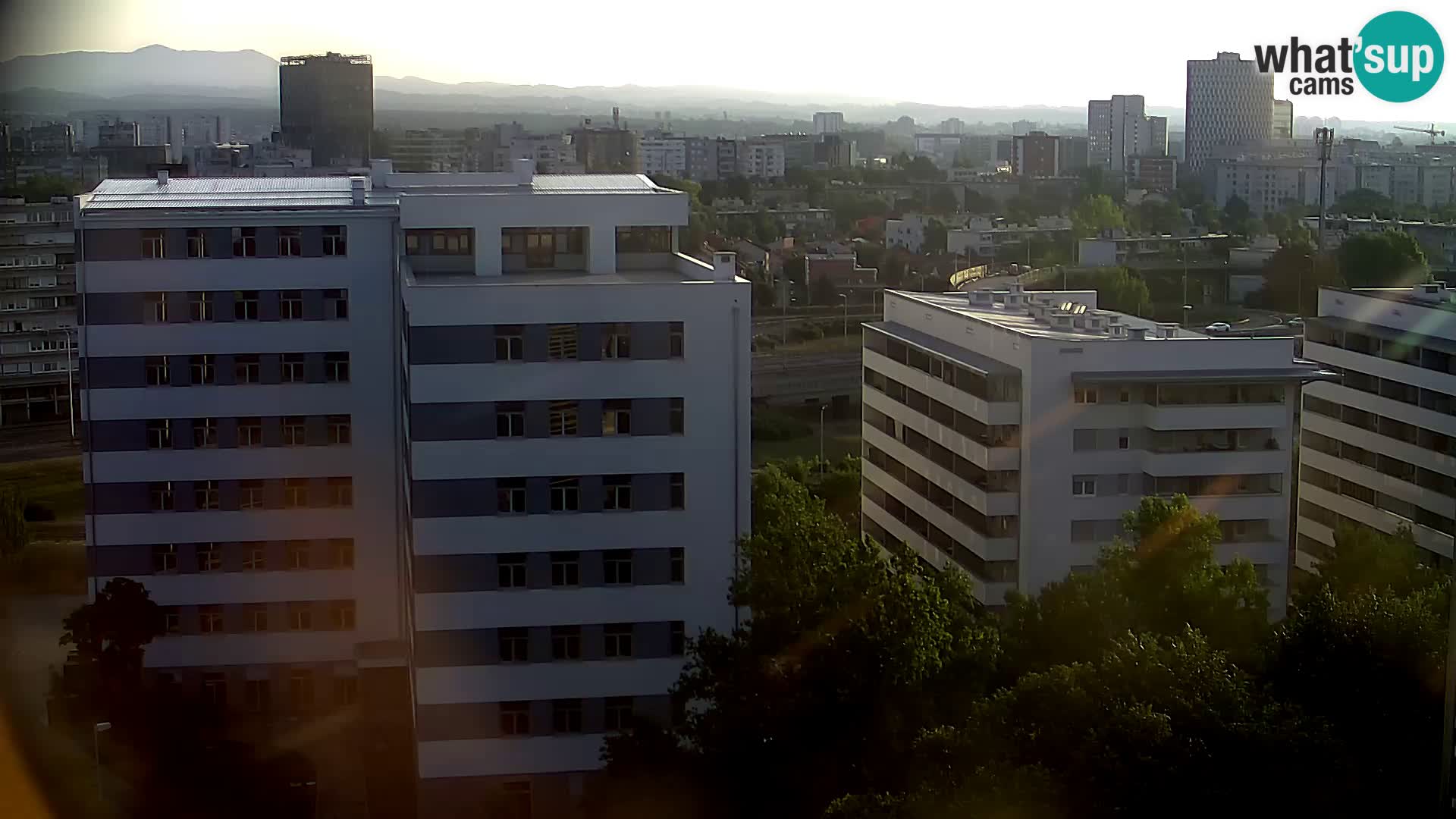Rotonda en vivo que cruza Slavonska y Marin Držić Avenue en Zagreb webcam
