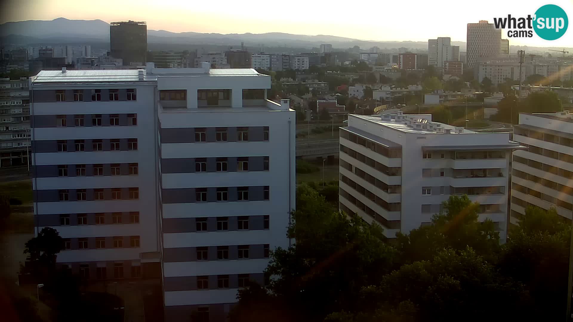 Web kamera Petlja Slavonska – Držićeva  – Zagreb Live