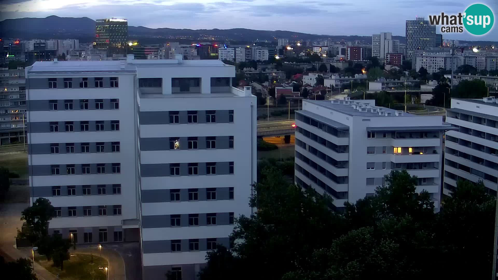 Rotonda en vivo que cruza Slavonska y Marin Držić Avenue en Zagreb webcam