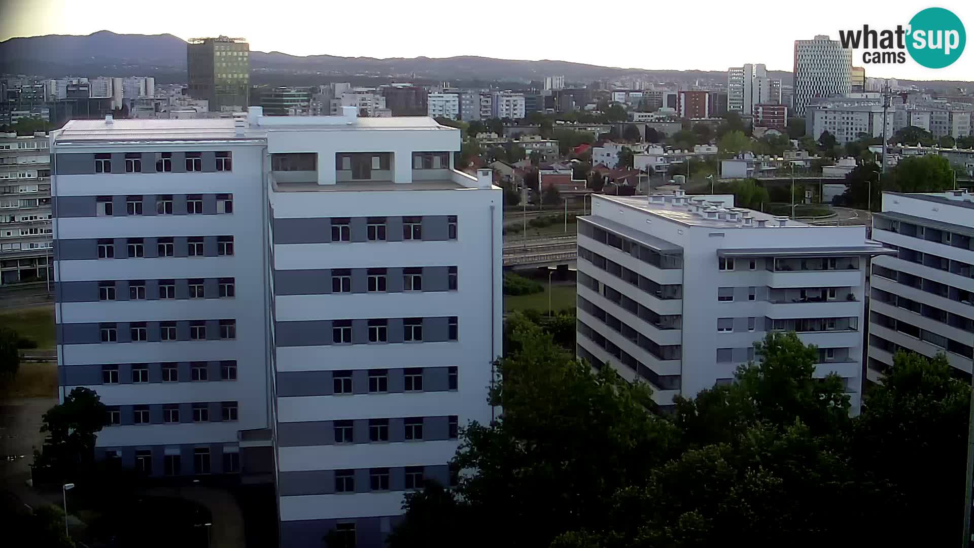 Rotonda en vivo que cruza Slavonska y Marin Držić Avenue en Zagreb webcam