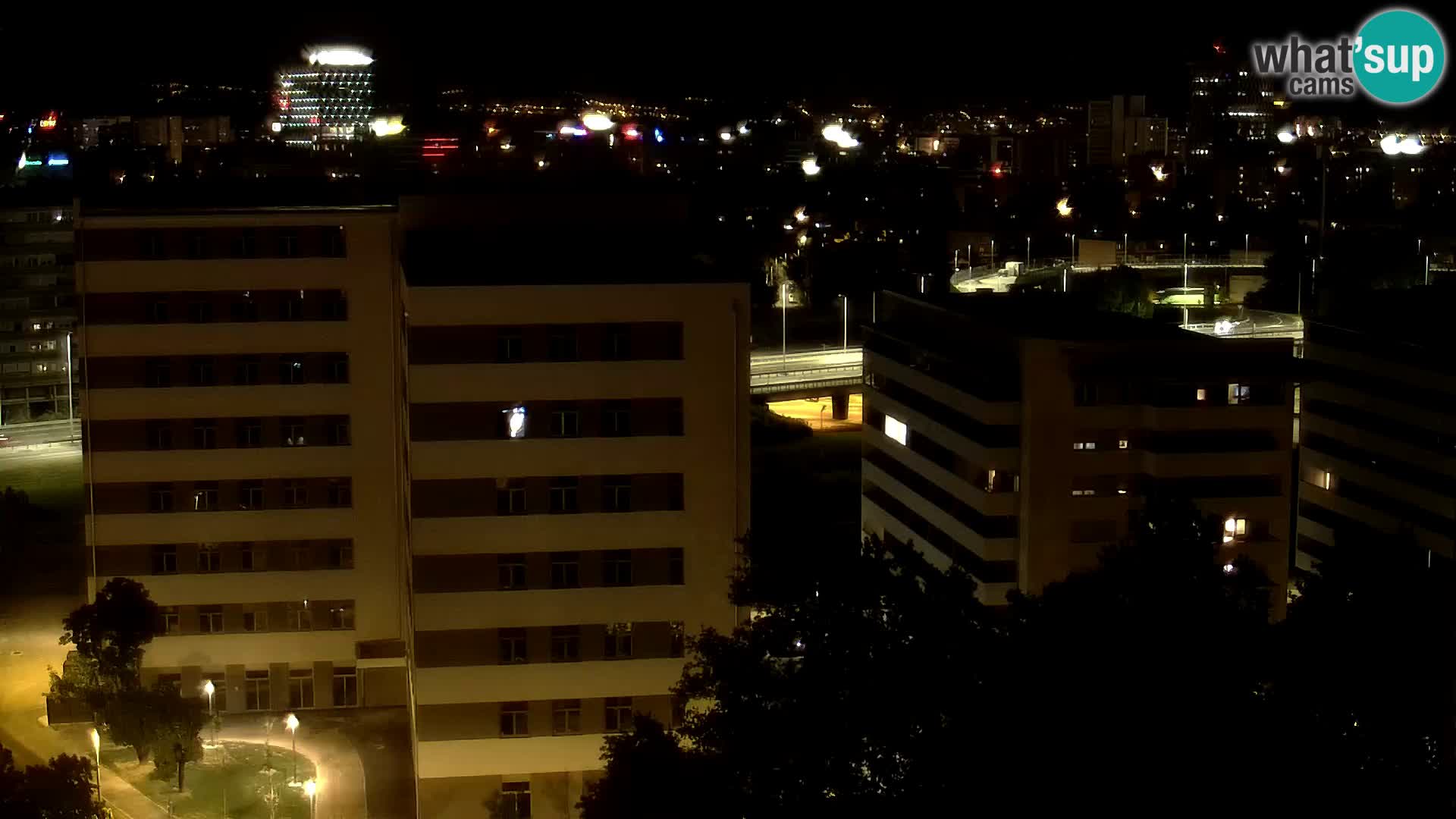 Rotonda en vivo que cruza Slavonska y Marin Držić Avenue en Zagreb webcam