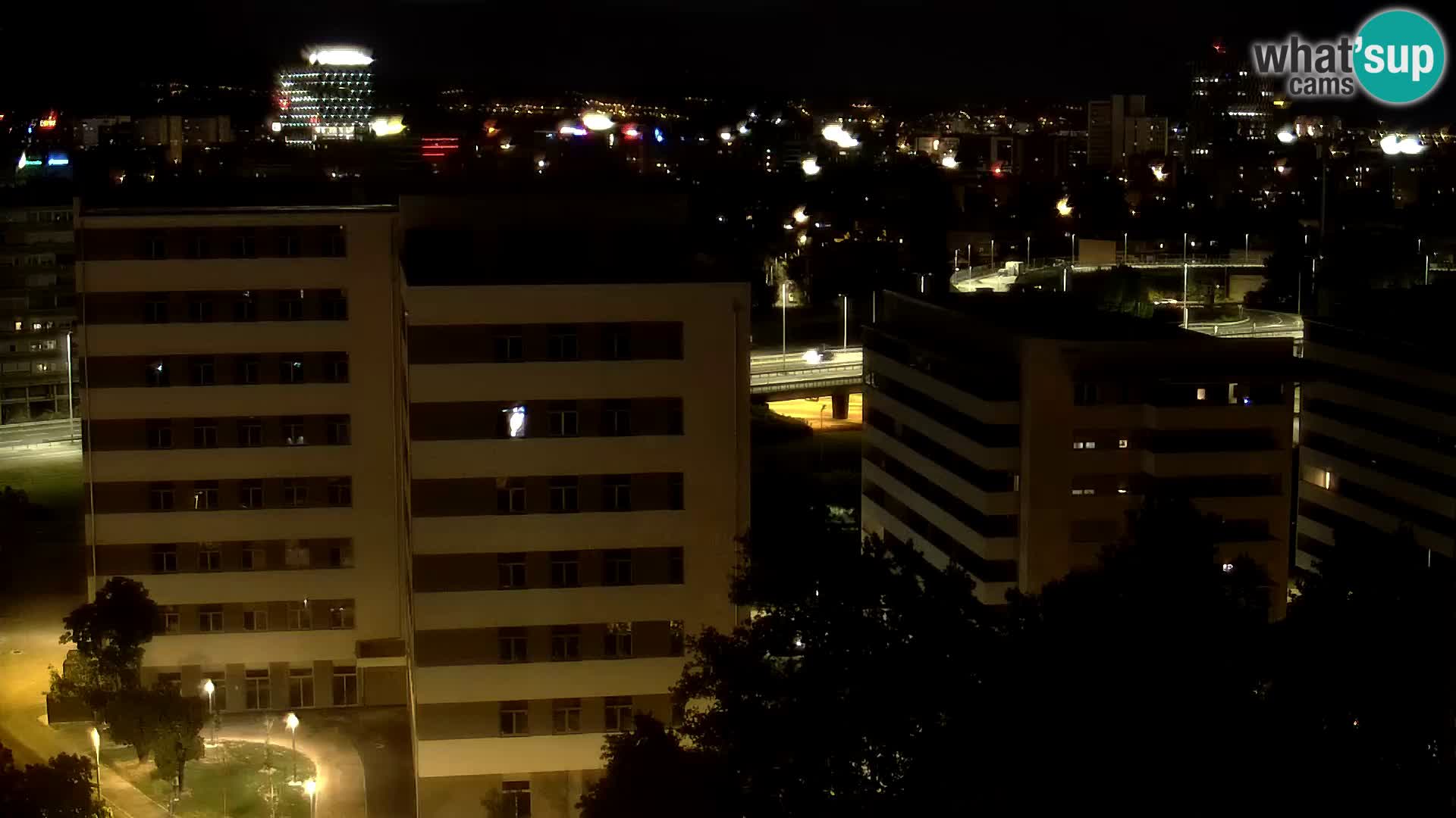 Rotonda en vivo que cruza Slavonska y Marin Držić Avenue en Zagreb webcam