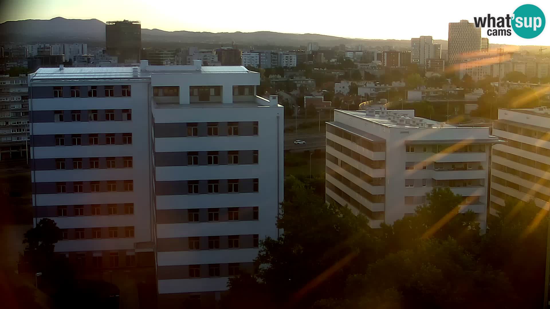Rotonda en vivo que cruza Slavonska y Marin Držić Avenue en Zagreb webcam
