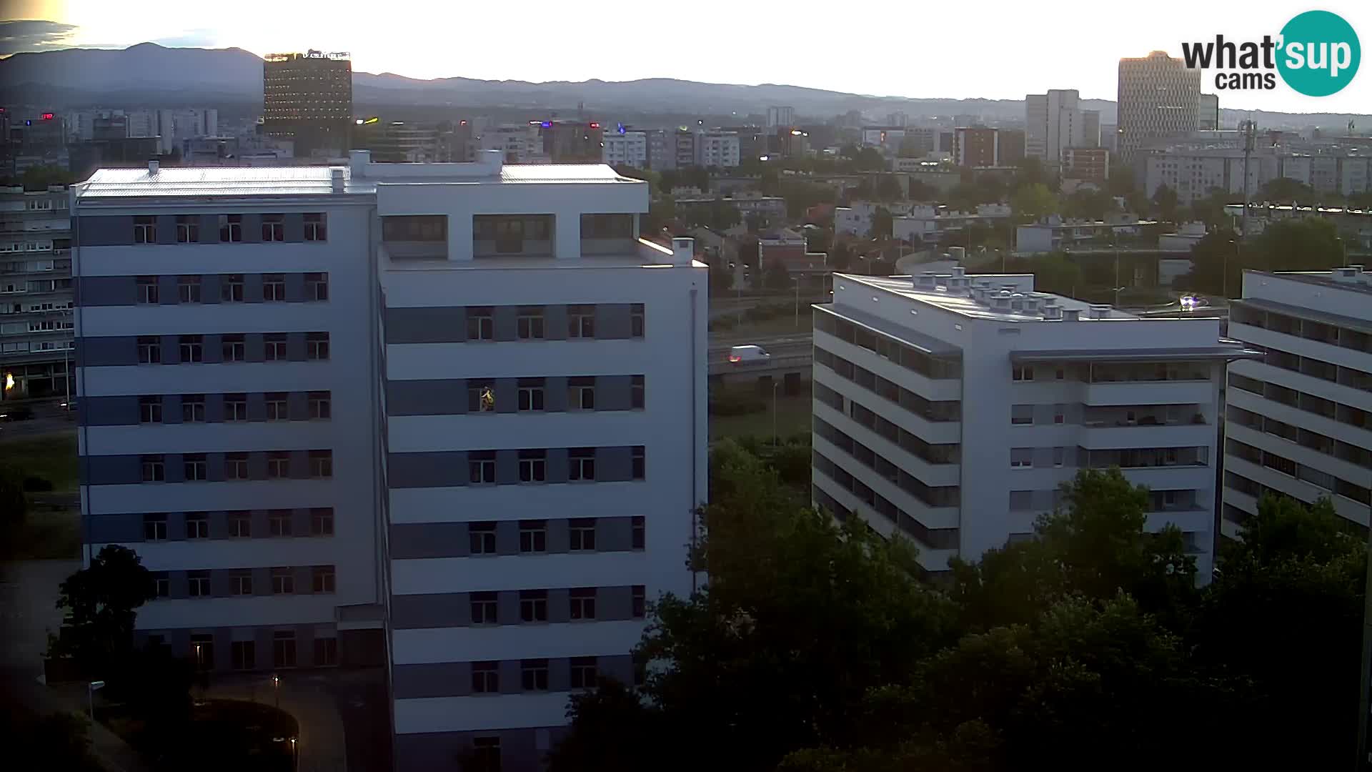 Web kamera Petlja Slavonska – Držićeva  – Zagreb Live