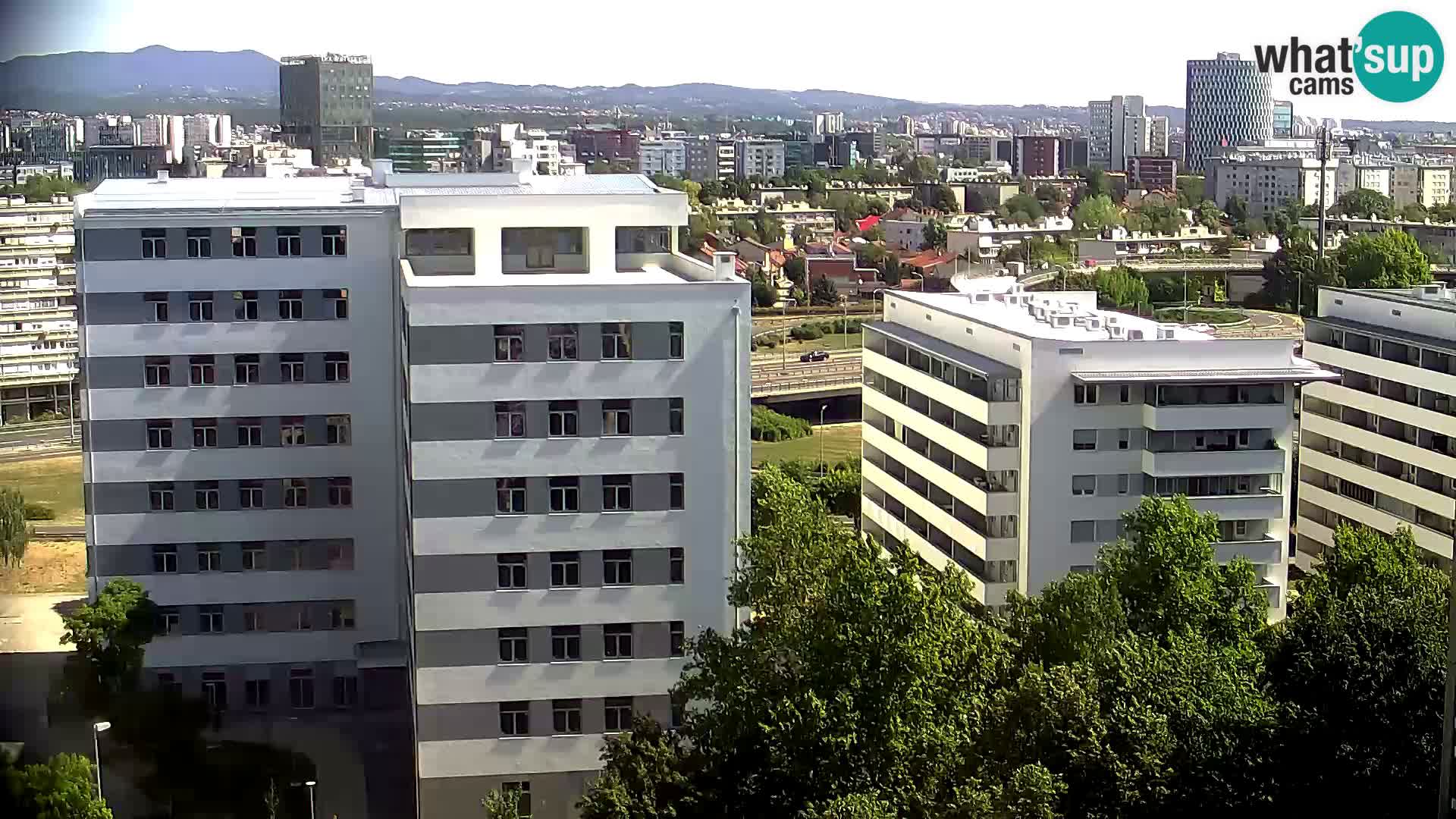 Rotonda en vivo que cruza Slavonska y Marin Držić Avenue en Zagreb webcam