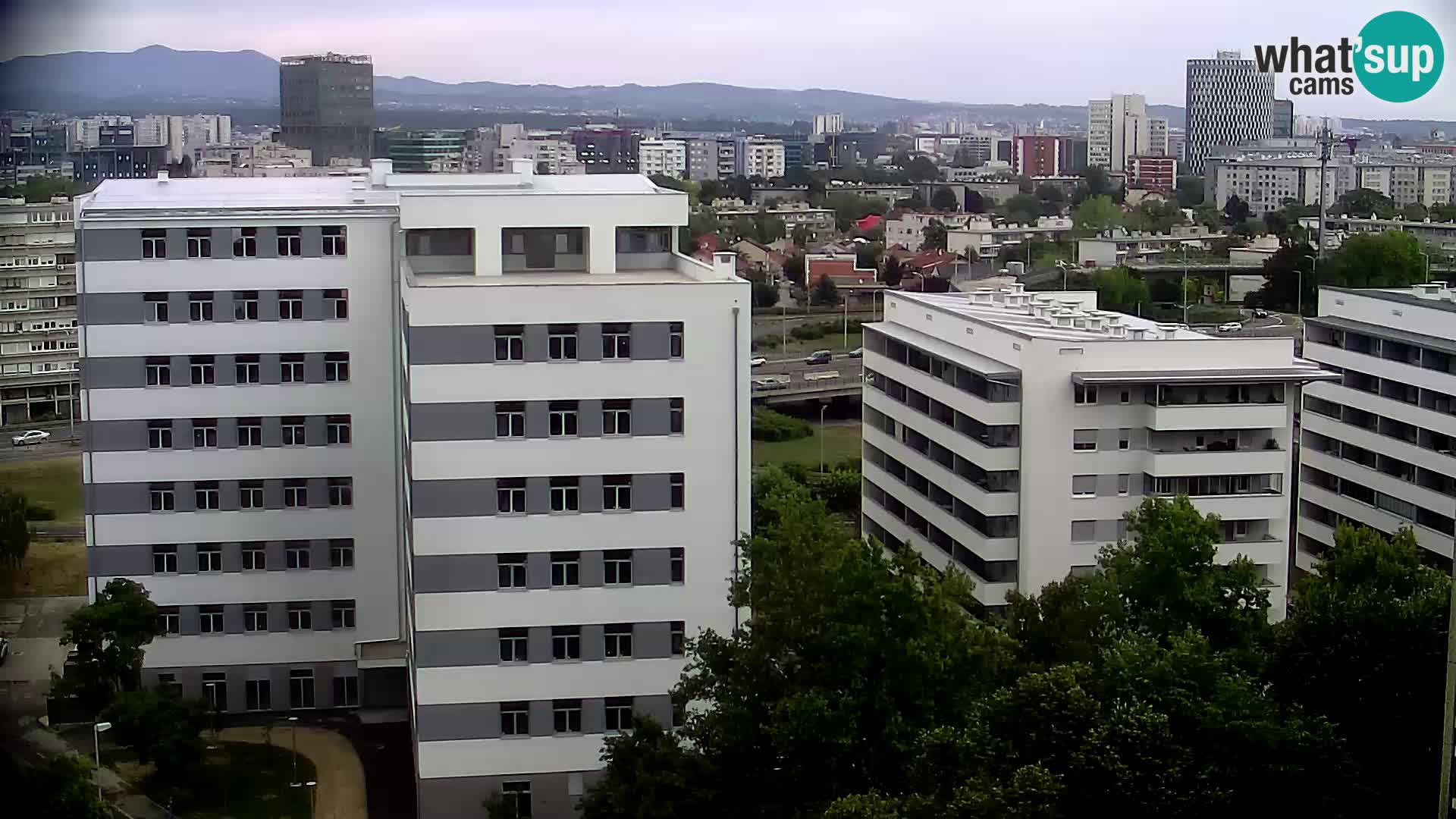 Rotonda en vivo que cruza Slavonska y Marin Držić Avenue en Zagreb webcam