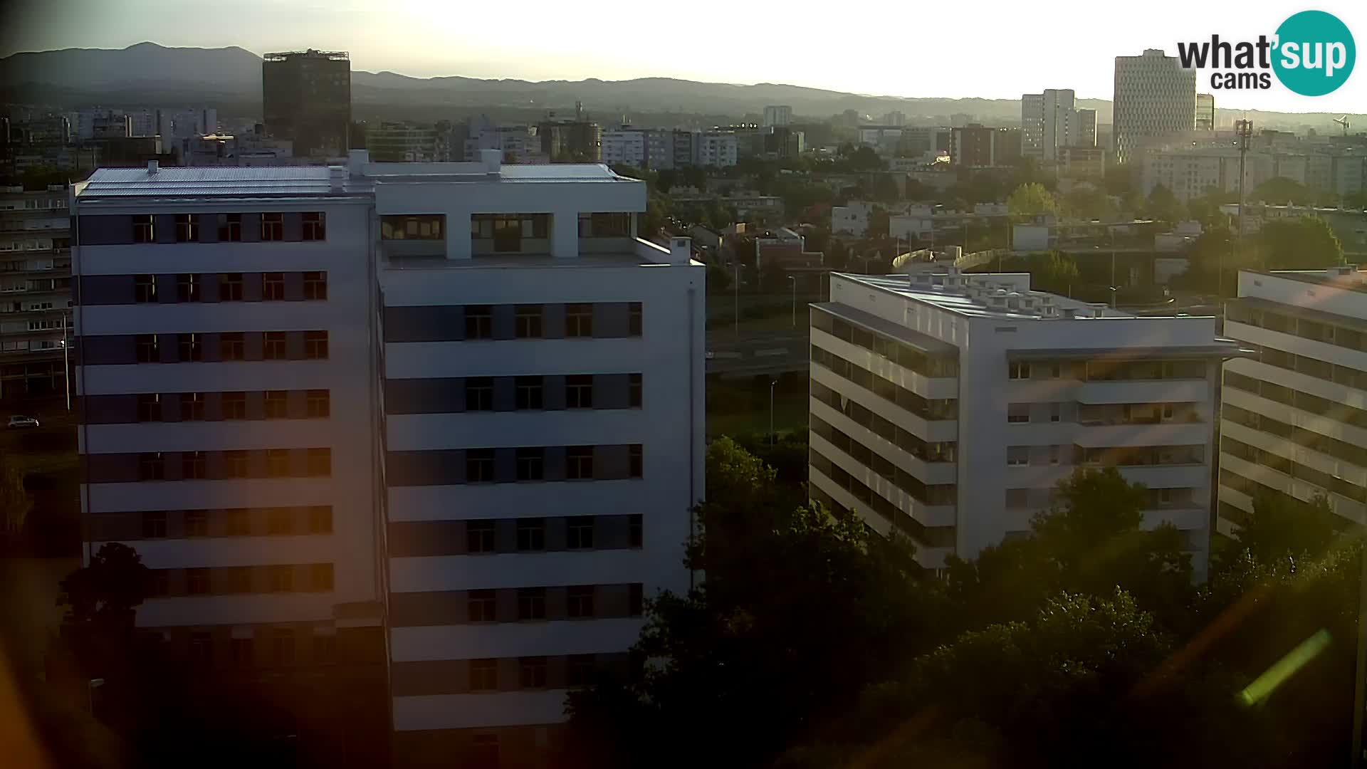 Rotonda en vivo que cruza Slavonska y Marin Držić Avenue en Zagreb webcam
