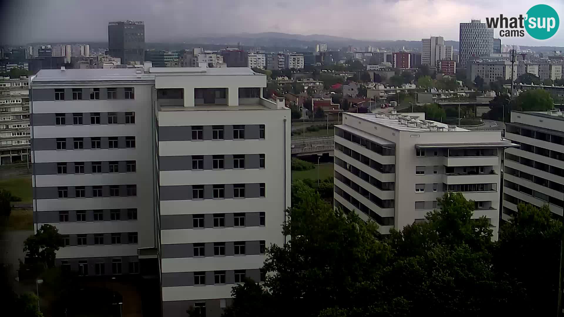 Rotonda en vivo que cruza Slavonska y Marin Držić Avenue en Zagreb webcam