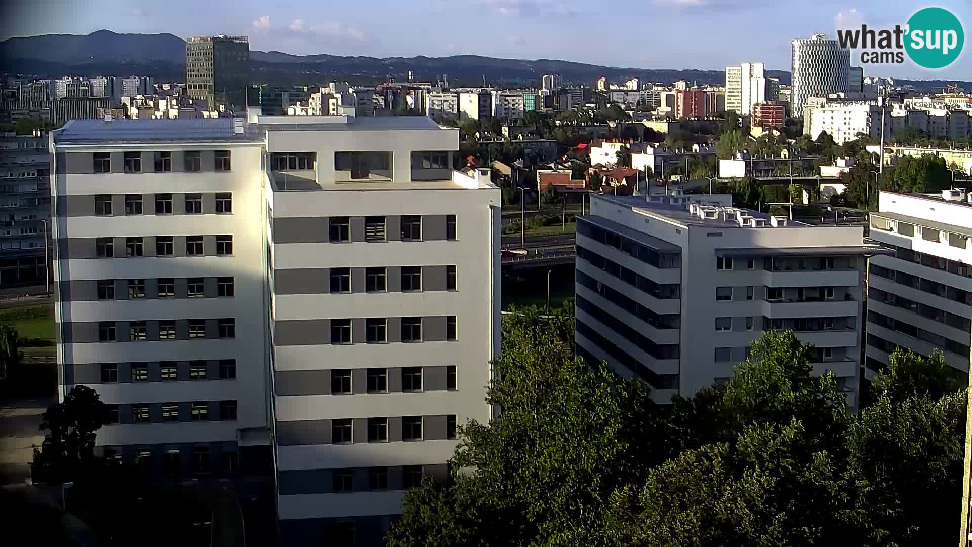 Web kamera Petlja Slavonska – Držićeva  – Zagreb Live