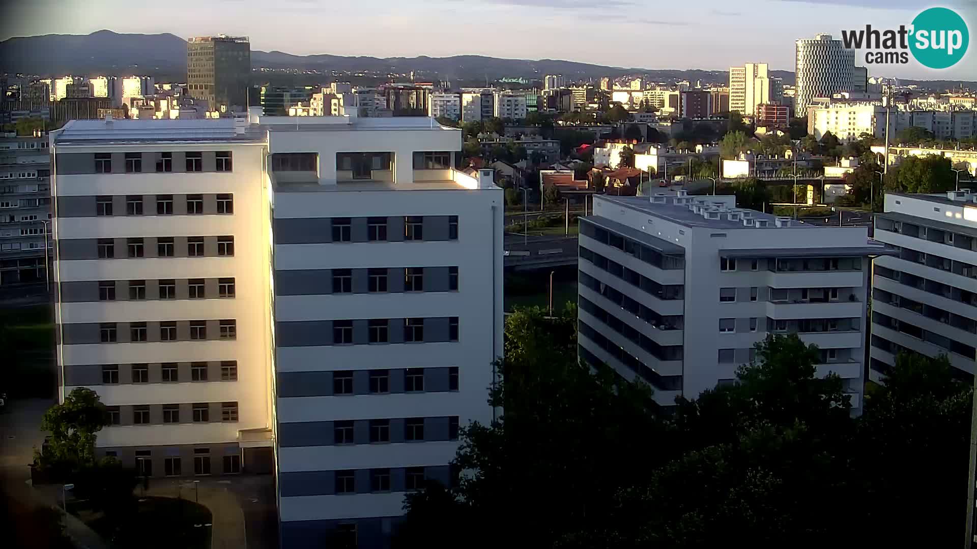 Rond-point en direct traversant les avenues Slavonska et Marin Držić à Zagreb webcam