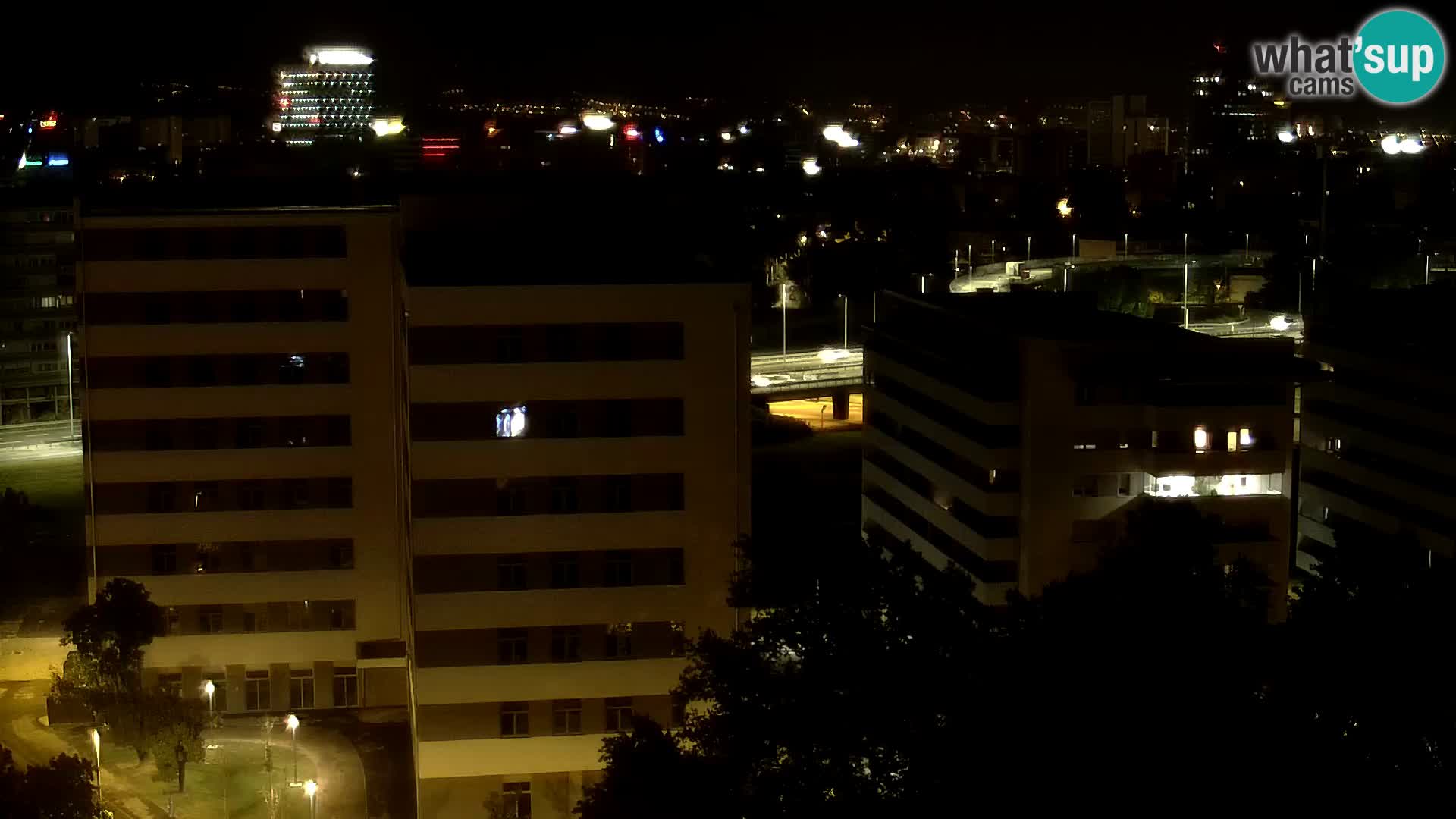 Rotonda en vivo que cruza Slavonska y Marin Držić Avenue en Zagreb webcam