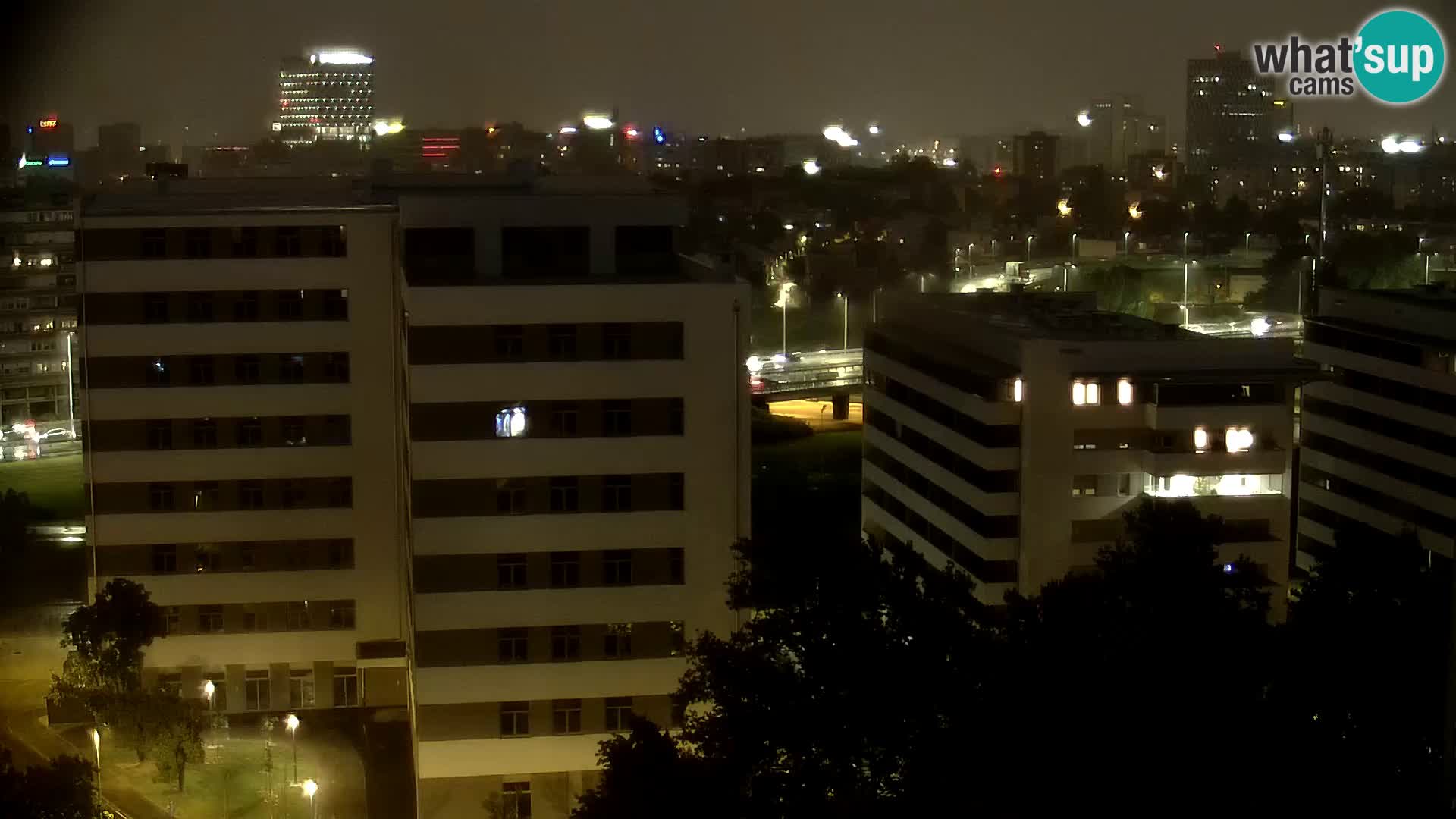Rotonda en vivo que cruza Slavonska y Marin Držić Avenue en Zagreb webcam