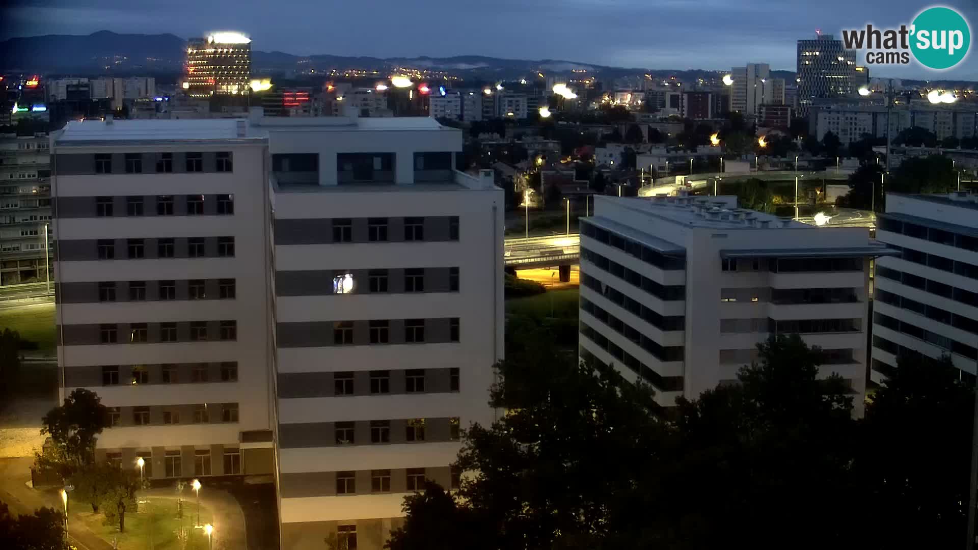 Rotonda en vivo que cruza Slavonska y Marin Držić Avenue en Zagreb webcam