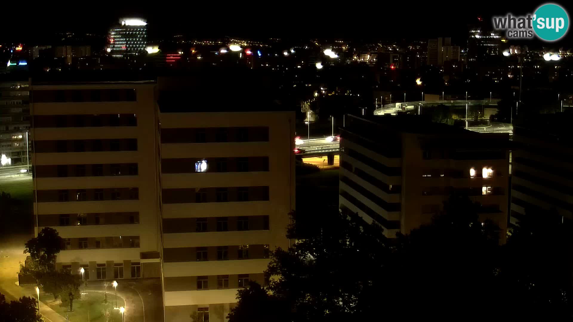 Rotonda en vivo que cruza Slavonska y Marin Držić Avenue en Zagreb webcam