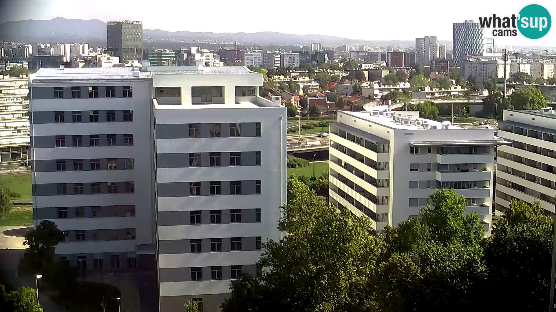 Rond-point en direct traversant les avenues Slavonska et Marin Držić à Zagreb webcam