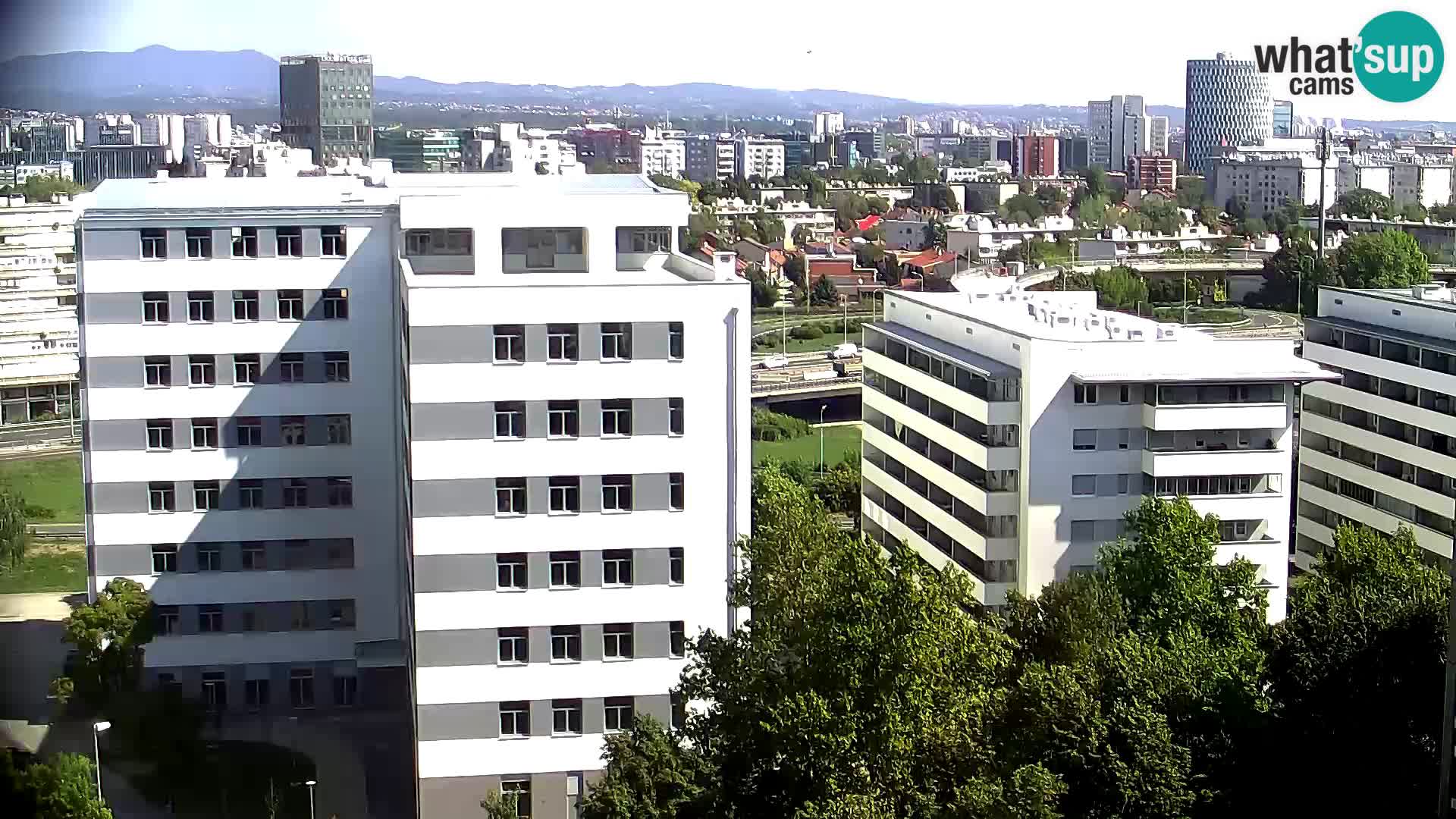 Rotonda en vivo que cruza Slavonska y Marin Držić Avenue en Zagreb webcam