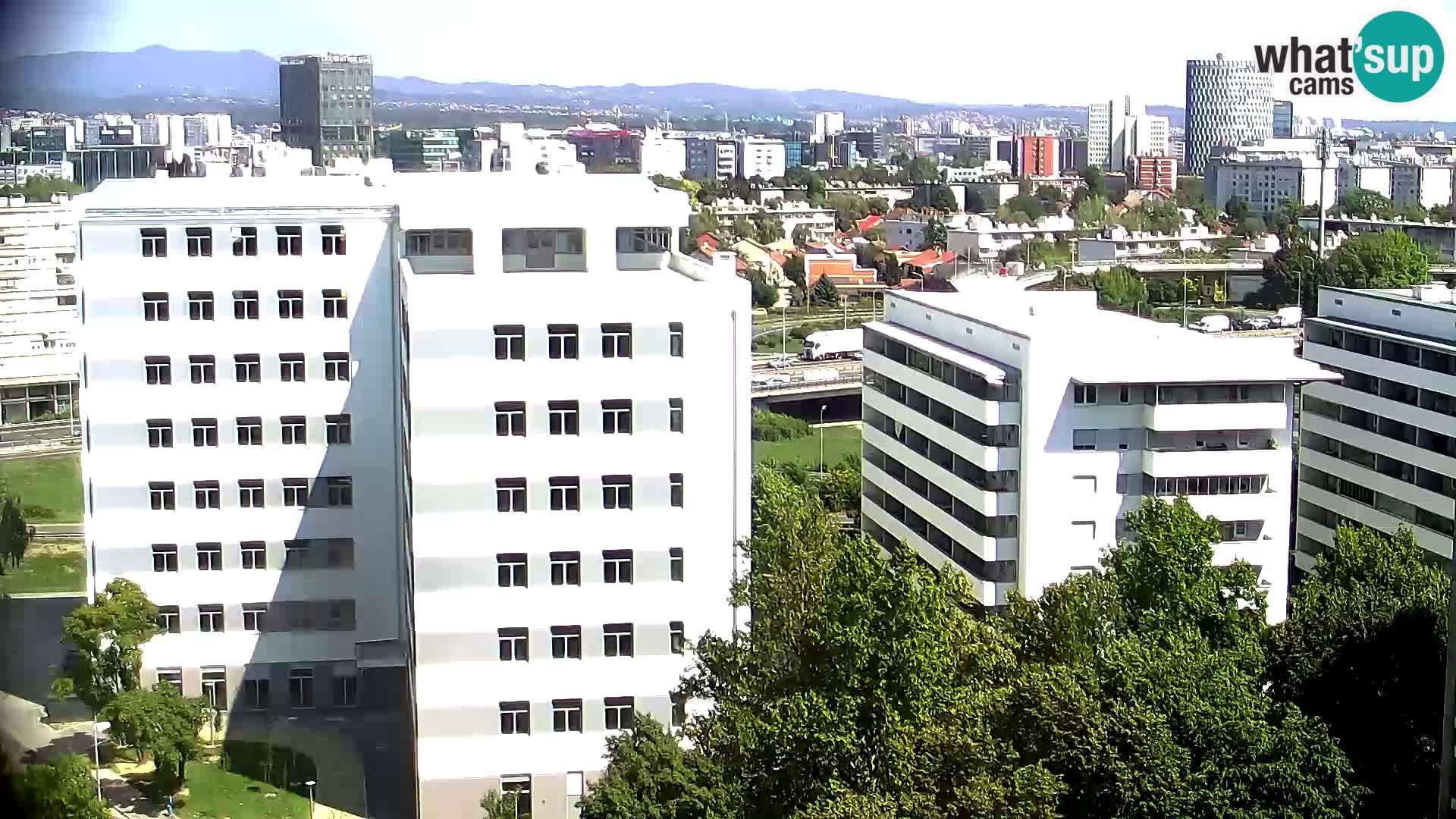 Rotonda en vivo que cruza Slavonska y Marin Držić Avenue en Zagreb webcam