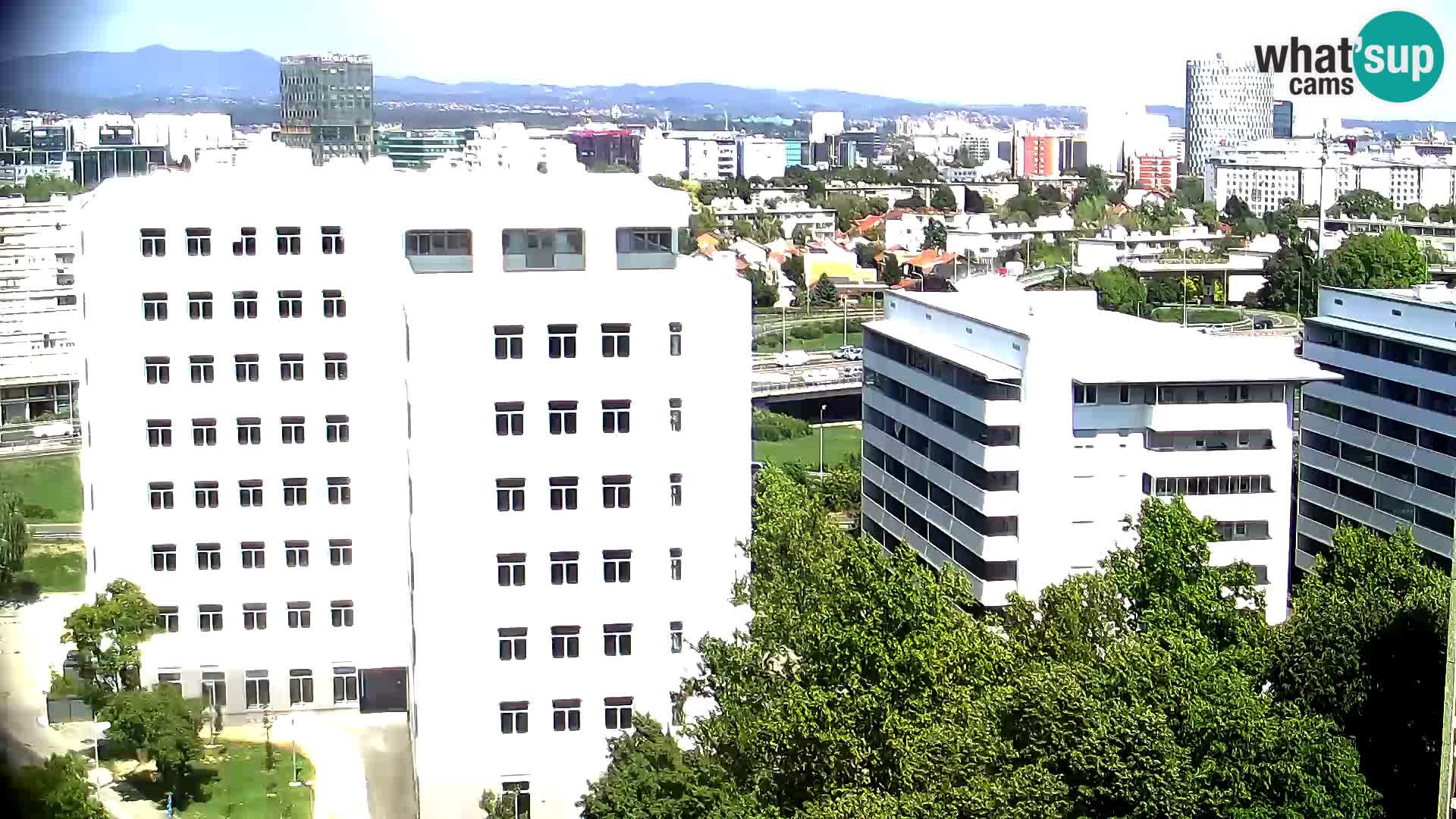 Rotonda en vivo que cruza Slavonska y Marin Držić Avenue en Zagreb webcam