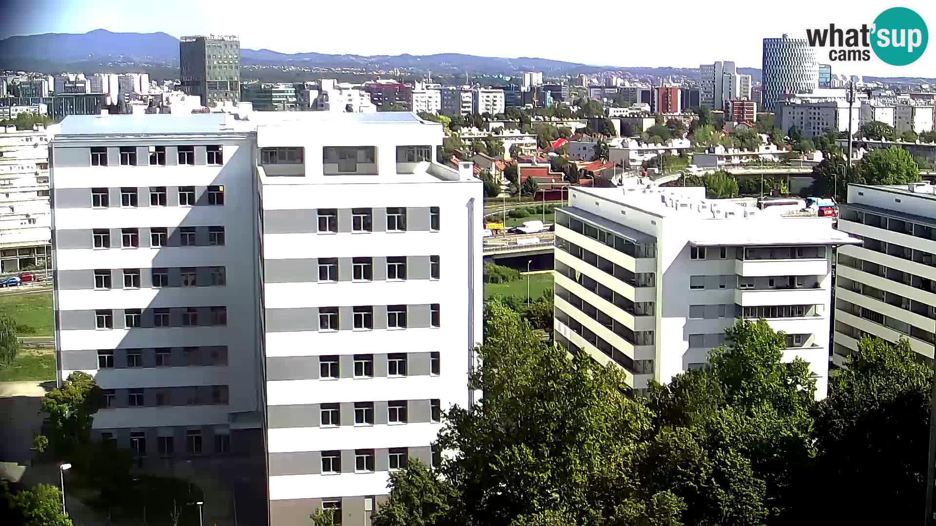 Rotonda en vivo que cruza Slavonska y Marin Držić Avenue en Zagreb webcam