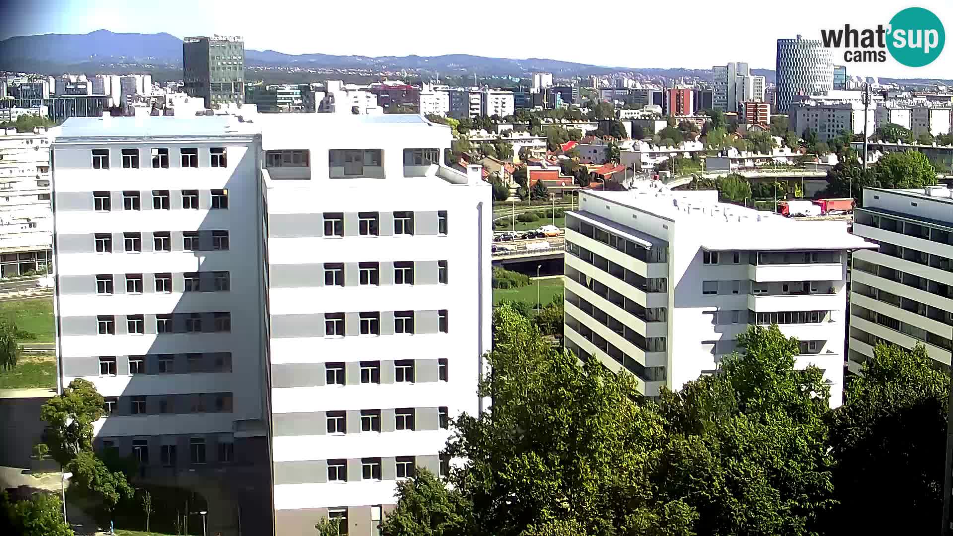 Rotonda en vivo que cruza Slavonska y Marin Držić Avenue en Zagreb webcam