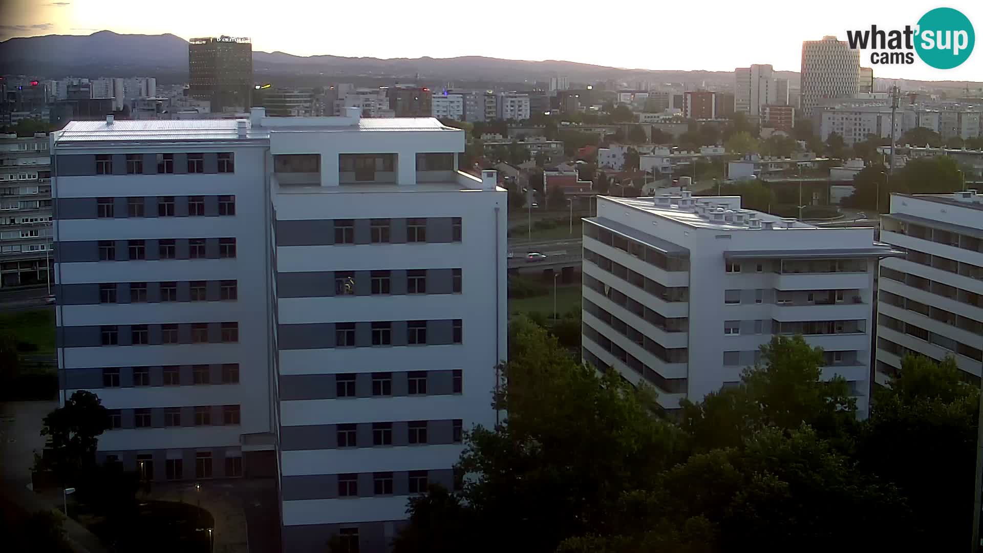 Rotonda en vivo que cruza Slavonska y Marin Držić Avenue en Zagreb webcam