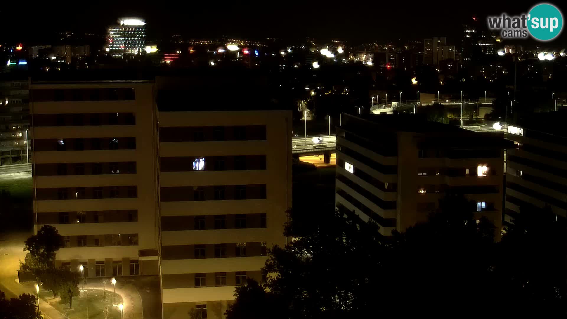 Rotonda en vivo que cruza Slavonska y Marin Držić Avenue en Zagreb webcam