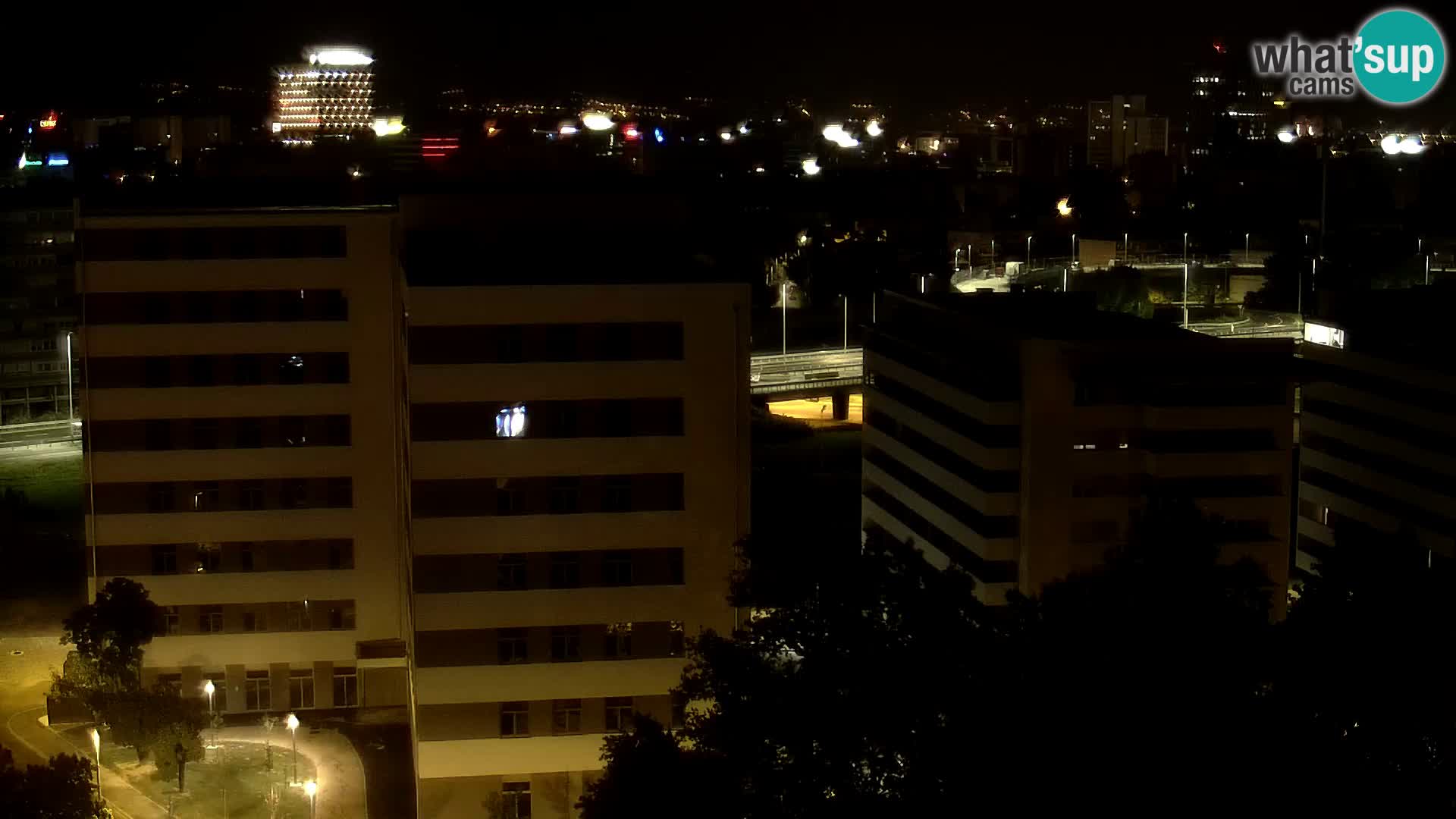 Rotonda en vivo que cruza Slavonska y Marin Držić Avenue en Zagreb webcam
