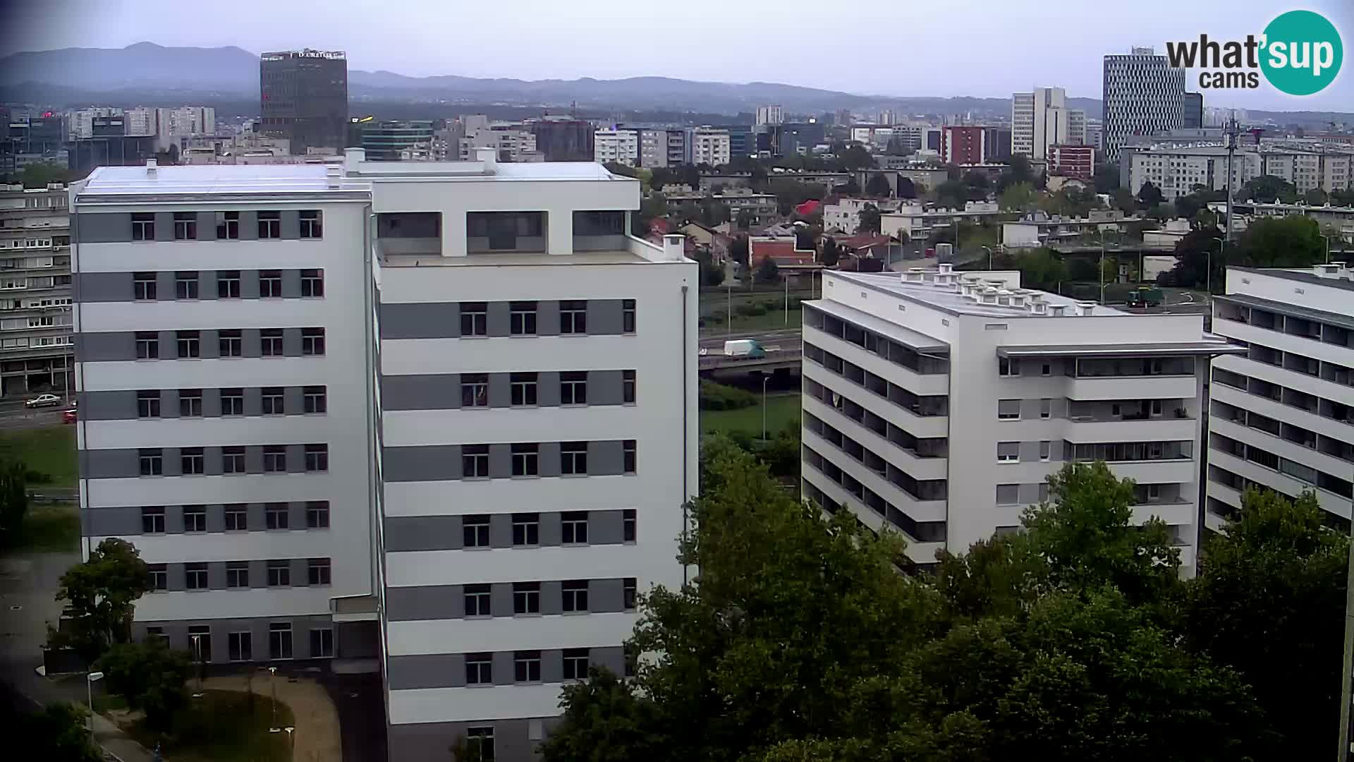 Rotonda en vivo que cruza Slavonska y Marin Držić Avenue en Zagreb webcam