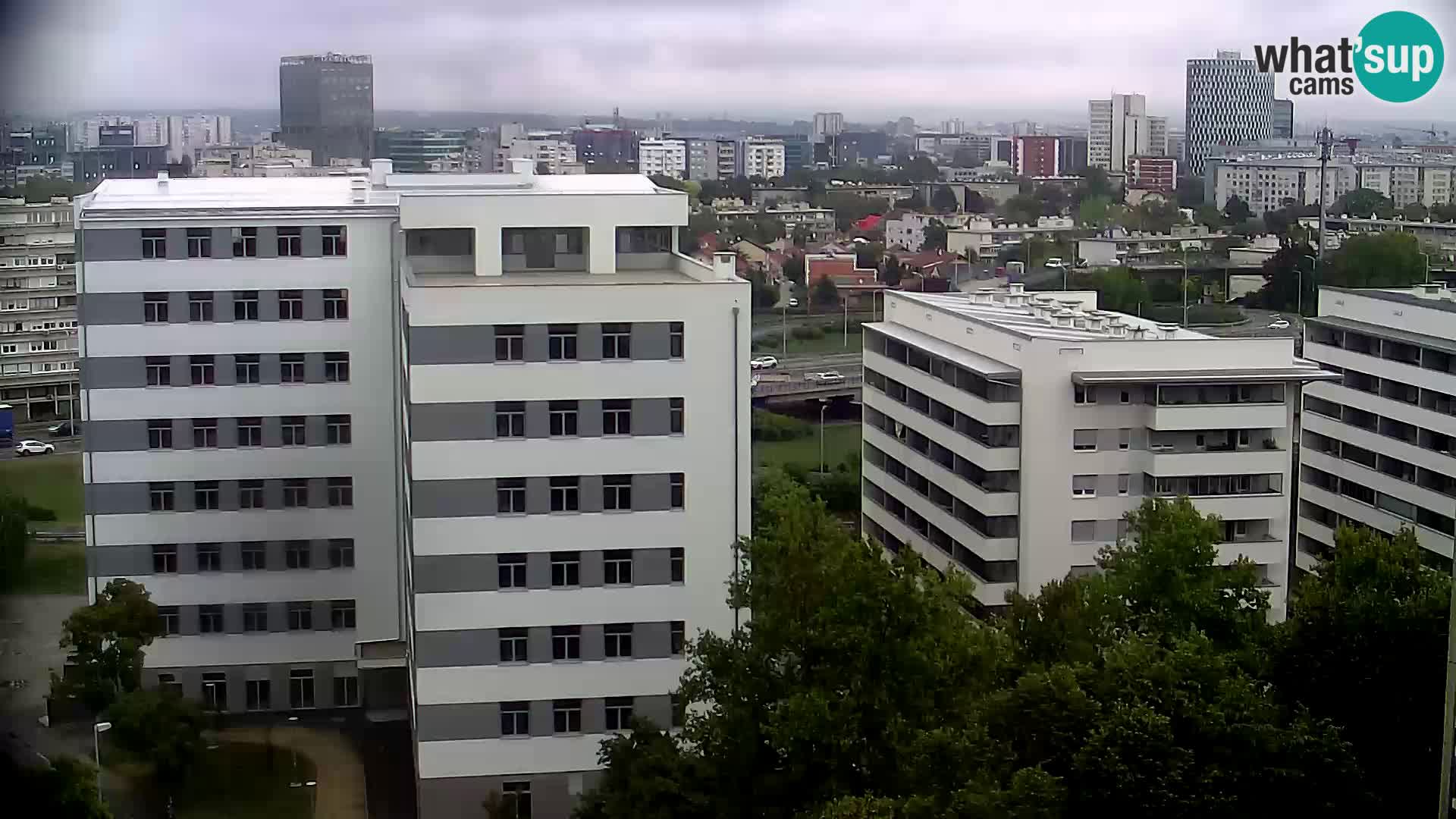 Rotonda en vivo que cruza Slavonska y Marin Držić Avenue en Zagreb webcam