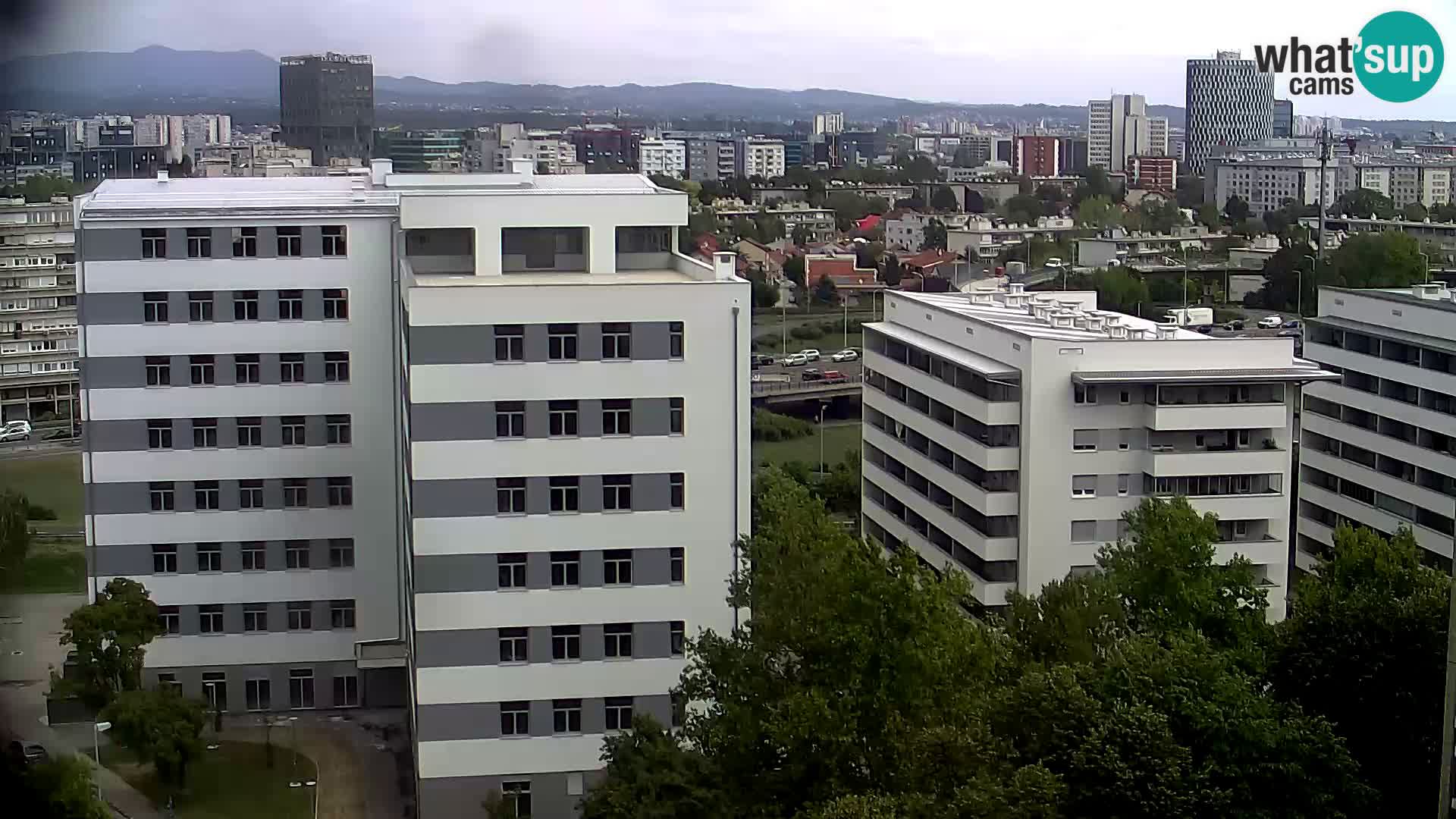 Rotonda en vivo que cruza Slavonska y Marin Držić Avenue en Zagreb webcam