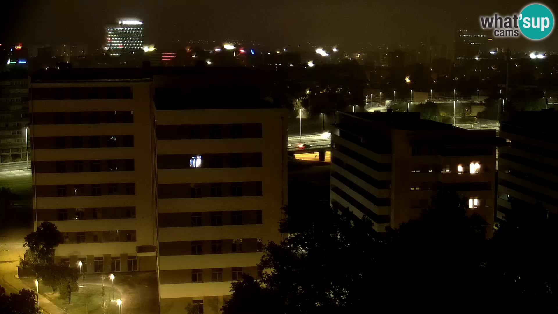 Rotonda en vivo que cruza Slavonska y Marin Držić Avenue en Zagreb webcam