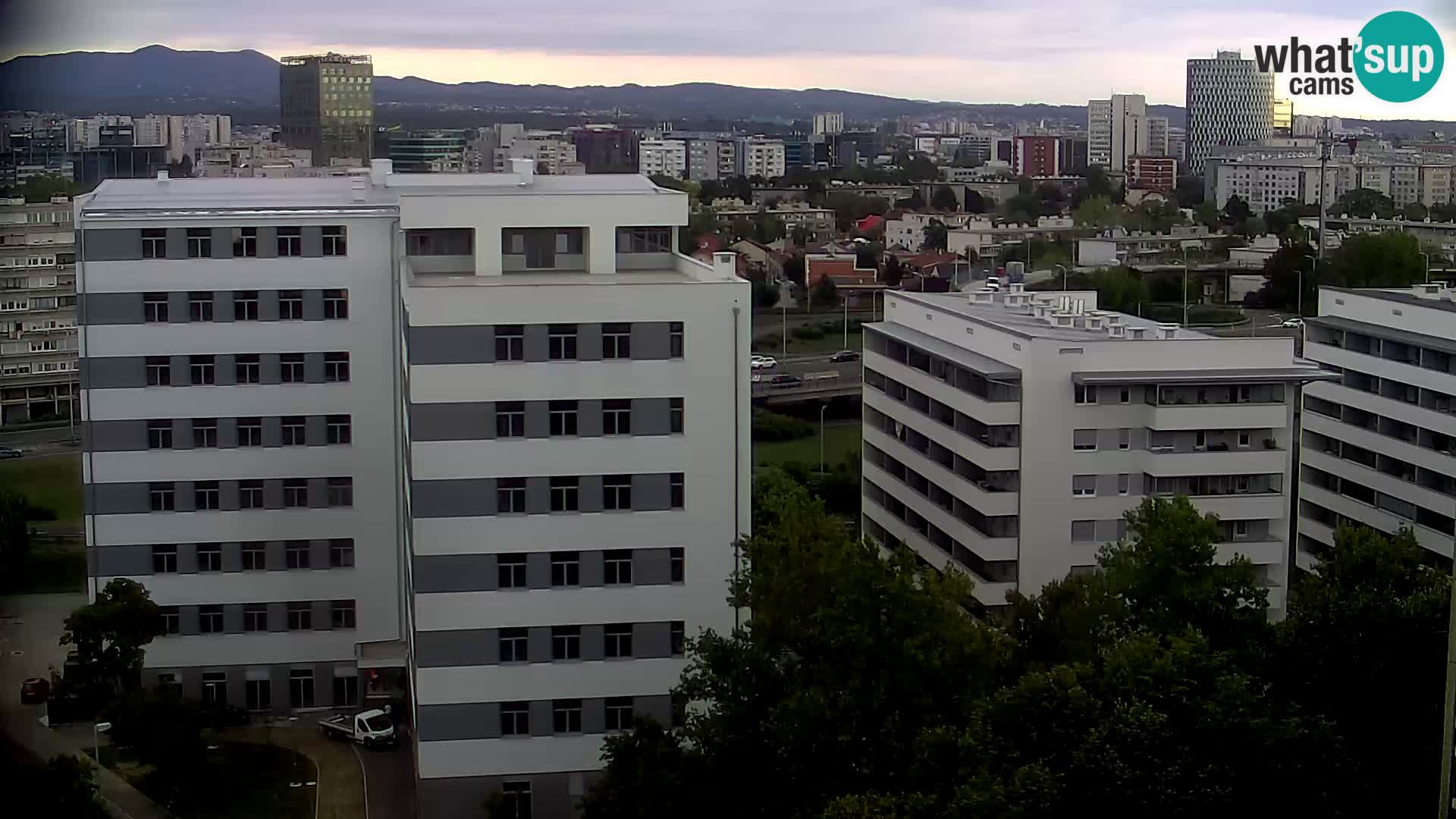 Rotonda en vivo que cruza Slavonska y Marin Držić Avenue en Zagreb webcam
