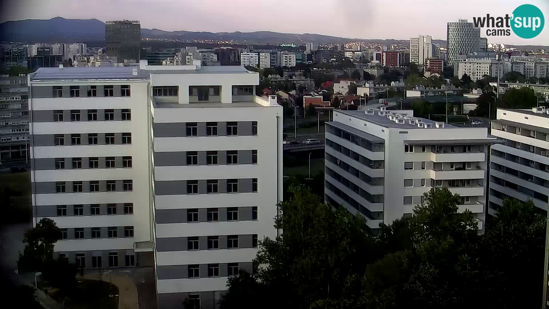 Rotonda en vivo que cruza Slavonska y Marin Držić Avenue en Zagreb webcam