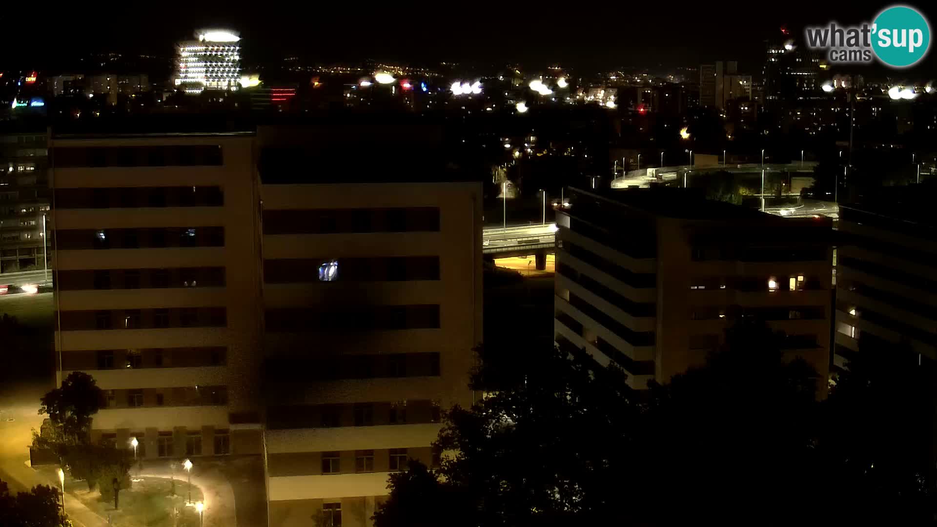 Rotonda en vivo que cruza Slavonska y Marin Držić Avenue en Zagreb webcam