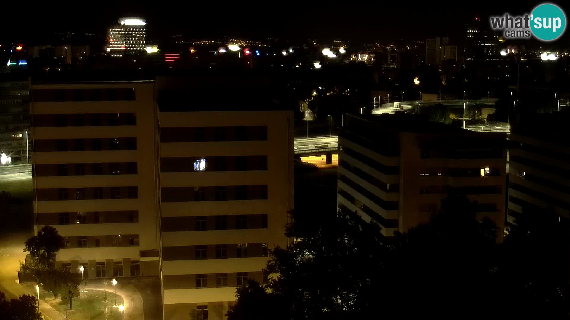 Rotonda en vivo que cruza Slavonska y Marin Držić Avenue en Zagreb webcam