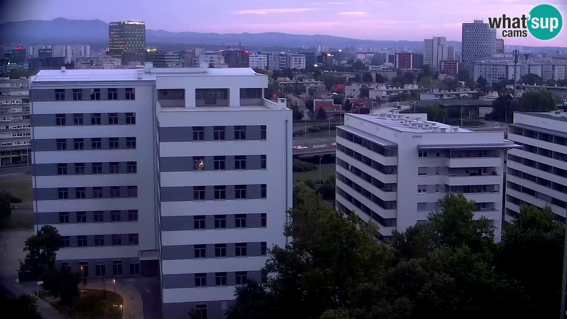 Rotonda en vivo que cruza Slavonska y Marin Držić Avenue en Zagreb webcam