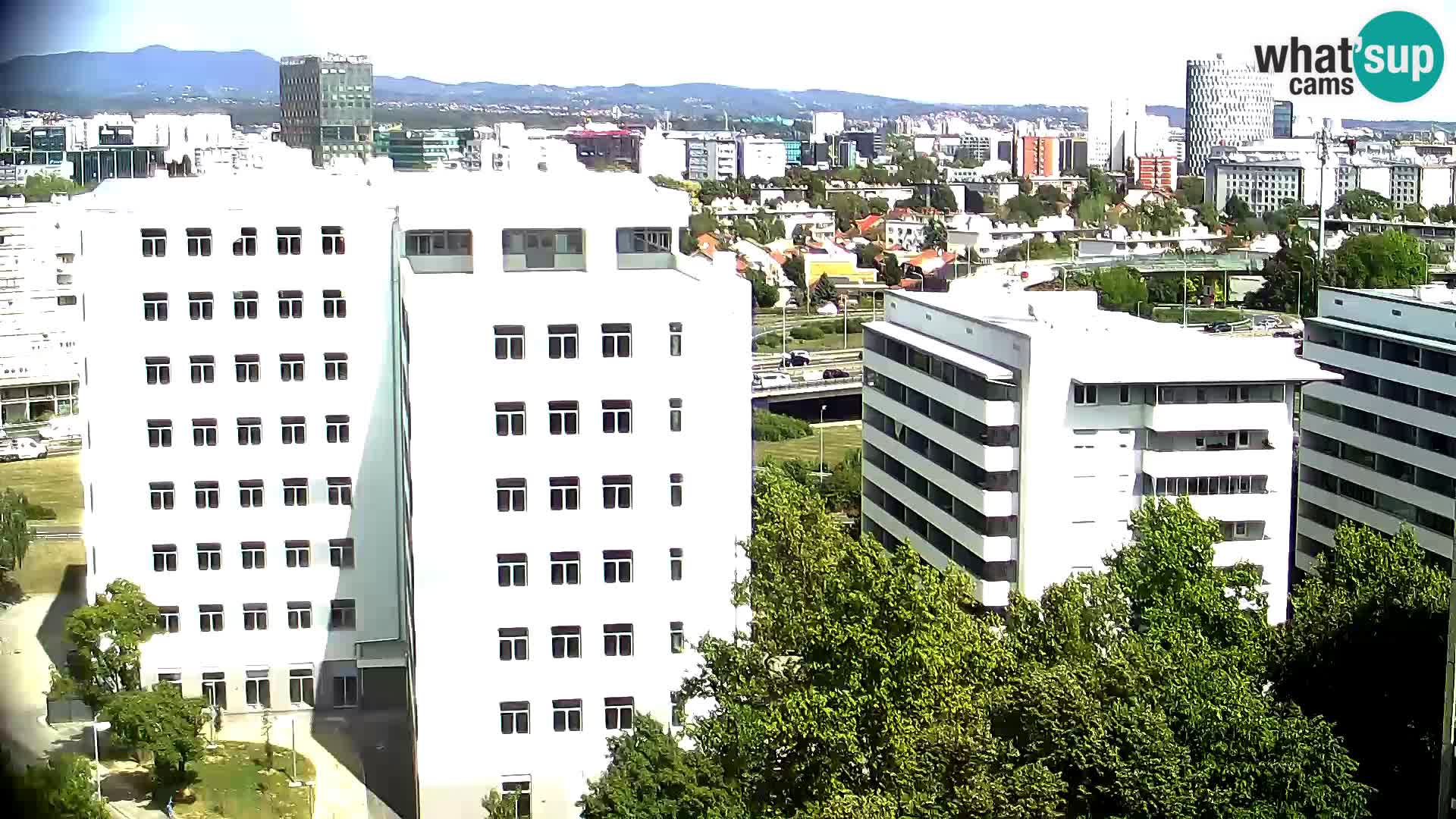 Rotonda en vivo que cruza Slavonska y Marin Držić Avenue en Zagreb webcam