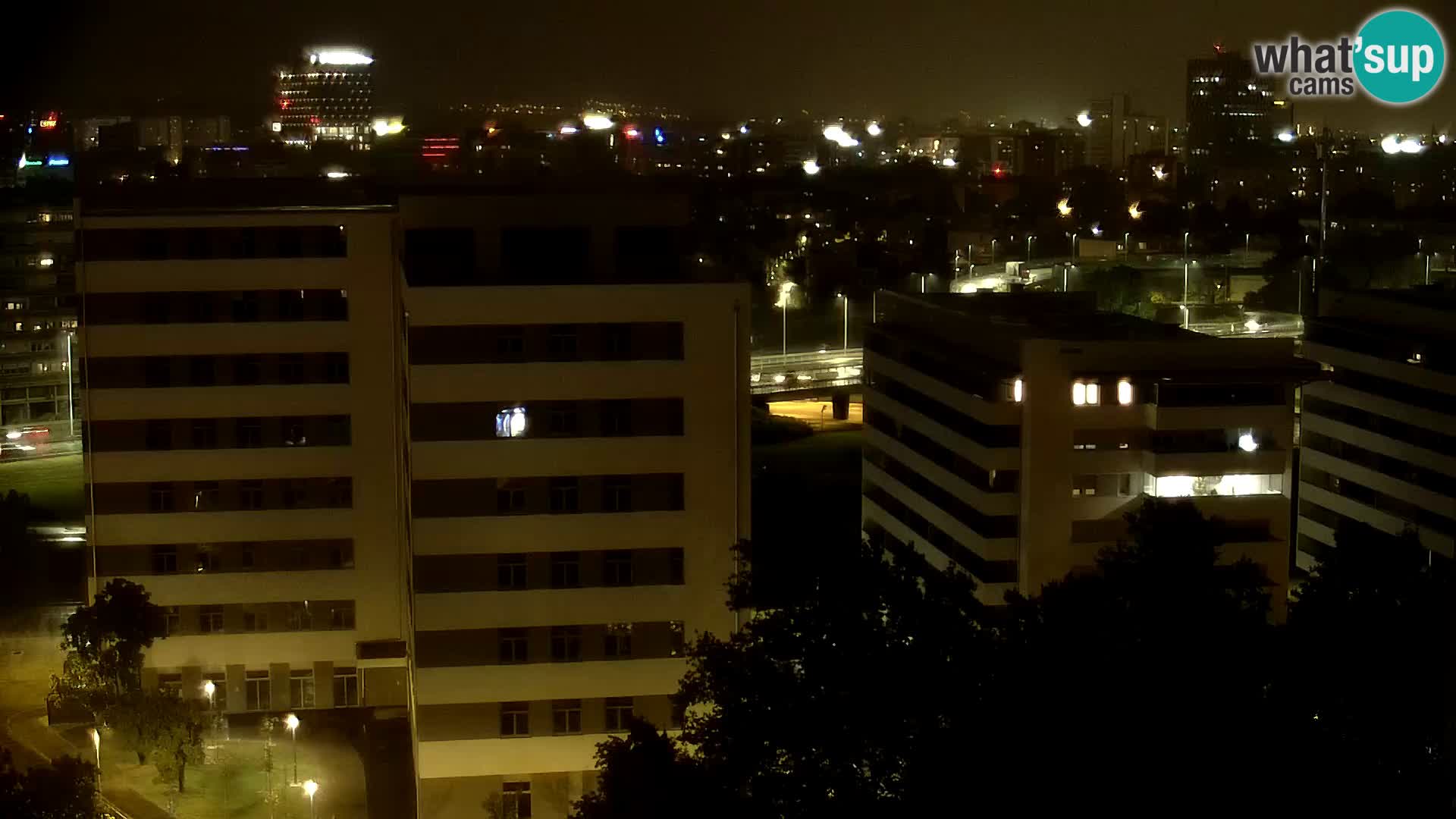 Rotonda en vivo que cruza Slavonska y Marin Držić Avenue en Zagreb webcam